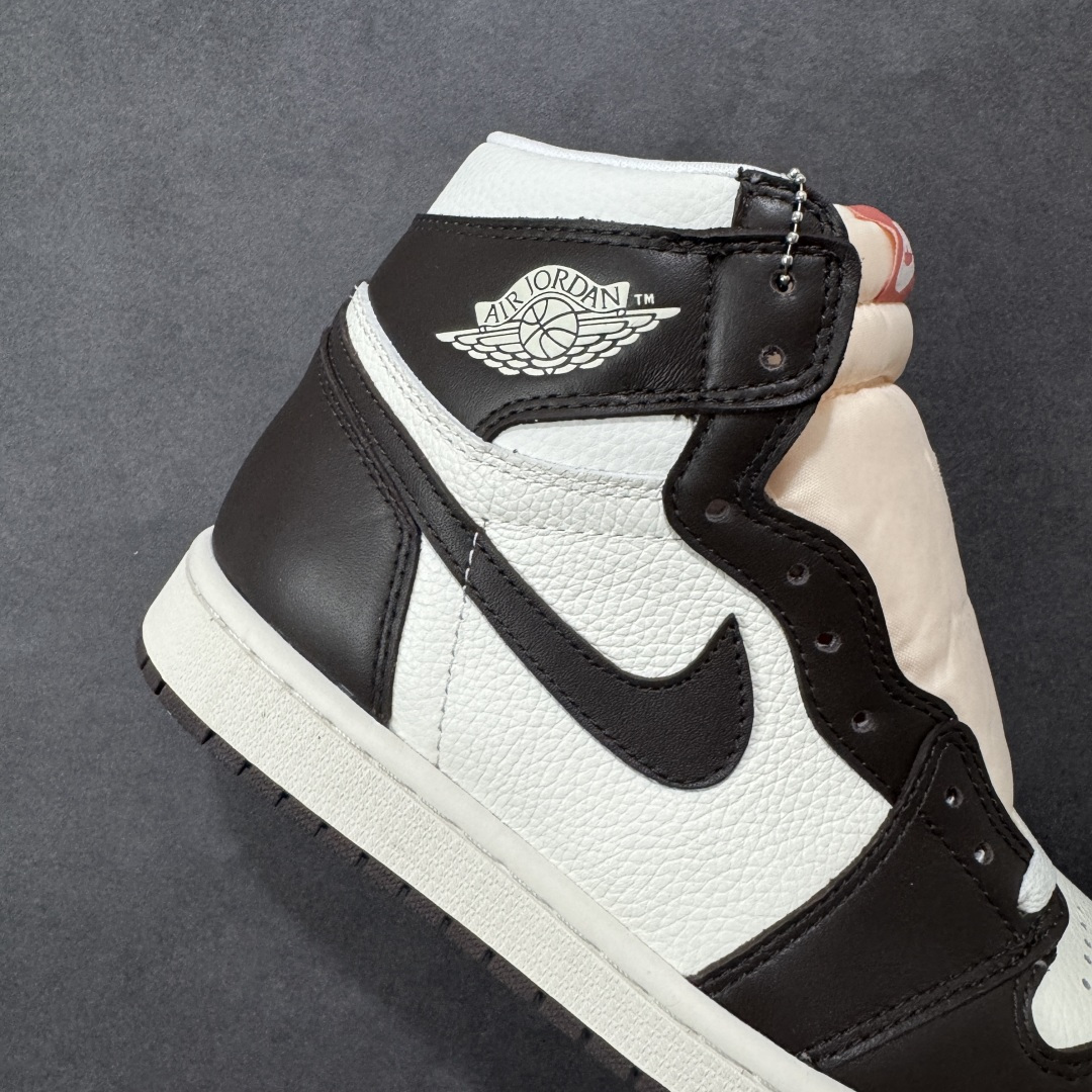 图片[6]-【公司级头层版】Air Jordan 1 High OG 高帮 白棕 AJ1 乔丹1代 aj1 乔1 高邦 金人吊牌 乔丹篮球鞋系列555088-101 采用正确头层皮组合荔枝纹头层皮革鞋面材质 中底注胶孔及缜密中底拉帮工艺 内置气垫及耐磨橡胶大底 尺码：36-47-选品中心