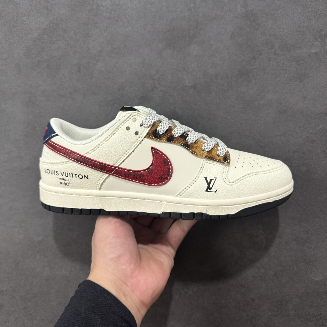 【定制版】Nike SB Dunk Low“LV联名——暗红勾” 周年高端定制 低帮休闲板鞋 定制鞋盒 大厂纯原品质出货 超高清洁度 皮料切割干净无任何毛边 细节完美 货号：XS6089-627 尺码：36 36.5 37.5 38 38.5 39 40 40.5 41 42 42.5 43 44 44.5 45 编码：HXSB330340-选品中心
