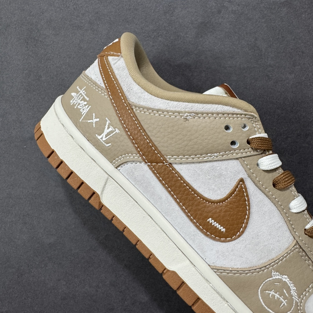 图片[6]-【定制版】Nike SB Dunk 斯图西 LV 三方联名——卡其棕 高端定制 低帮休闲板鞋 定制鞋盒 大厂纯原品质出货 超高清洁度 高级麂皮 皮料切割干净无任何毛边 细节完美 货号：SG6688-005 尺码：36 36.5 37.5 38 38.5 39 40 40.5 41 42 42.5 43 44 44.5 45 编码：HXSB330340-选品中心