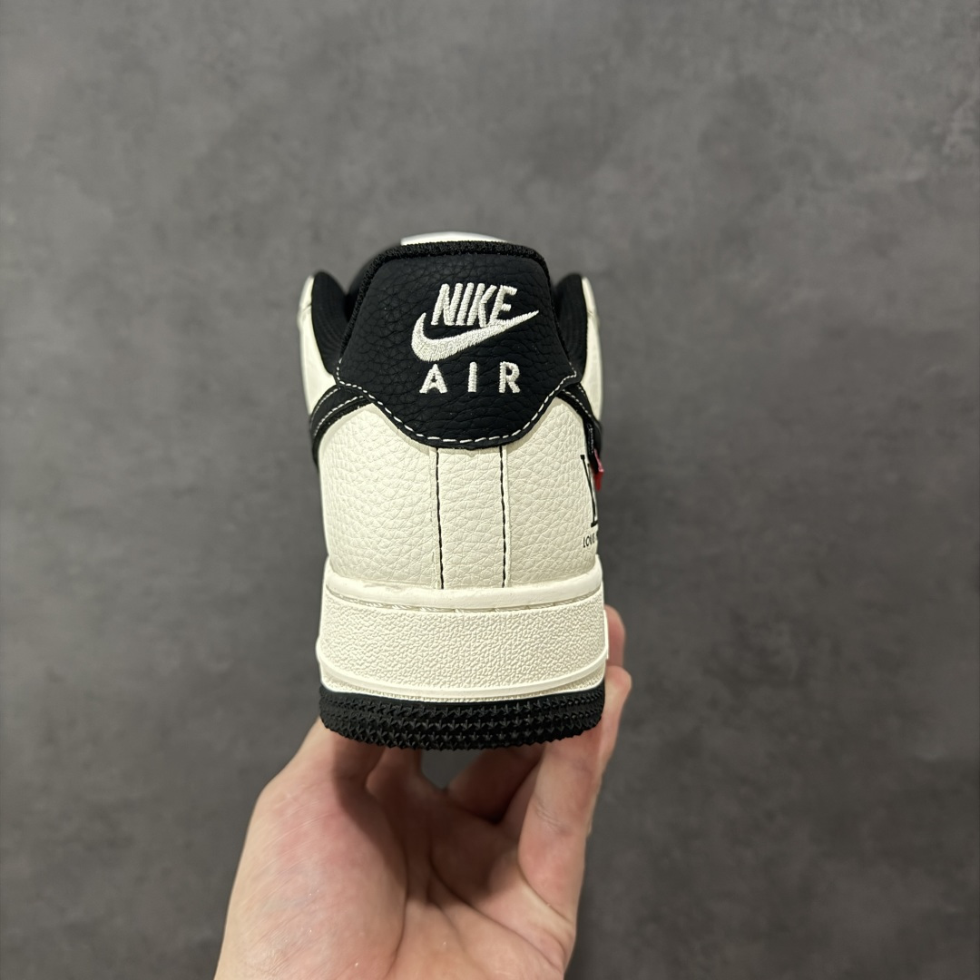 图片[4]-【定制版】Nike Air Force 1\’07 Low LV联名 印花米黑红 空军一号低帮休闲板鞋  #原楦头原纸板 原装鞋盒 定制五金配件 内置全掌气垫 原厂鞋底 货号：MZ9588-812  尺码：36 36.5 37.5 38 38.5 39 40 40.5 41 42 42.5 43 44 44.5 45-选品中心