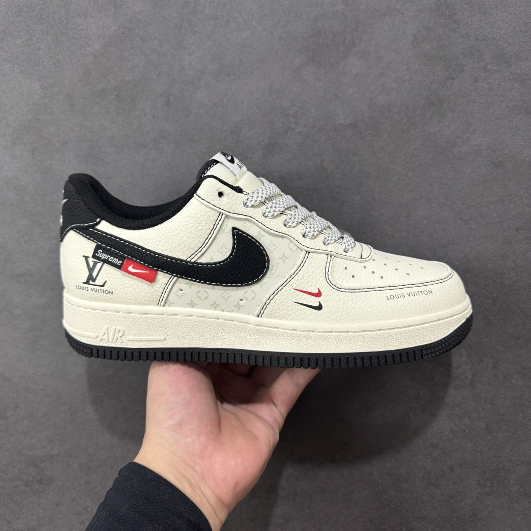 【定制版】Nike Air Force 1\’07 Low LV联名 印花米黑红 空军一号低帮休闲板鞋 #原楦头原纸板 原装鞋盒 定制五金配件 内置全掌气垫 原厂鞋底 货号:MZ9588-812 尺码:36 36.5 37.5 38 38.5 39 40 40.5 41 42 42.5 43 44 44.5 45-选品中心
