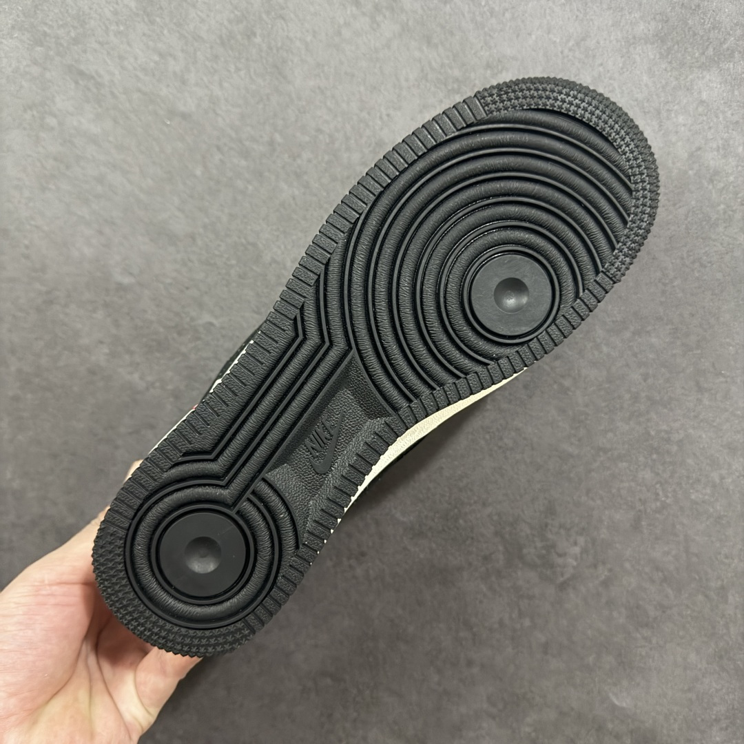 图片[9]-【定制版】Nike Air Force 1\’07 Low LV联名 印花米黑红 空军一号低帮休闲板鞋  #原楦头原纸板 原装鞋盒 定制五金配件 内置全掌气垫 原厂鞋底 货号：MZ9588-812  尺码：36 36.5 37.5 38 38.5 39 40 40.5 41 42 42.5 43 44 44.5 45-选品中心