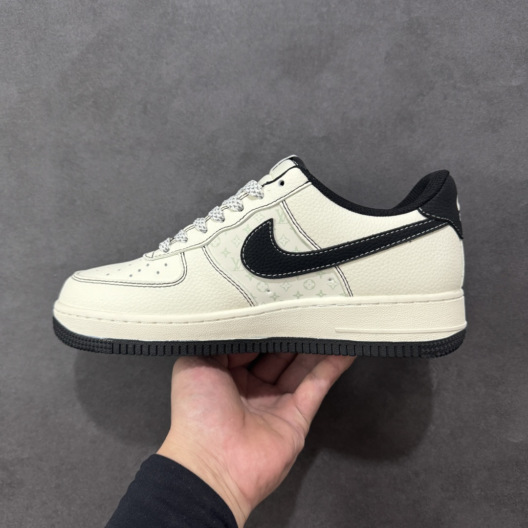 图片[2]-【定制版】Nike Air Force 1\’07 Low LV联名 印花米黑红 空军一号低帮休闲板鞋  #原楦头原纸板 原装鞋盒 定制五金配件 内置全掌气垫 原厂鞋底 货号：MZ9588-812  尺码：36 36.5 37.5 38 38.5 39 40 40.5 41 42 42.5 43 44 44.5 45-选品中心