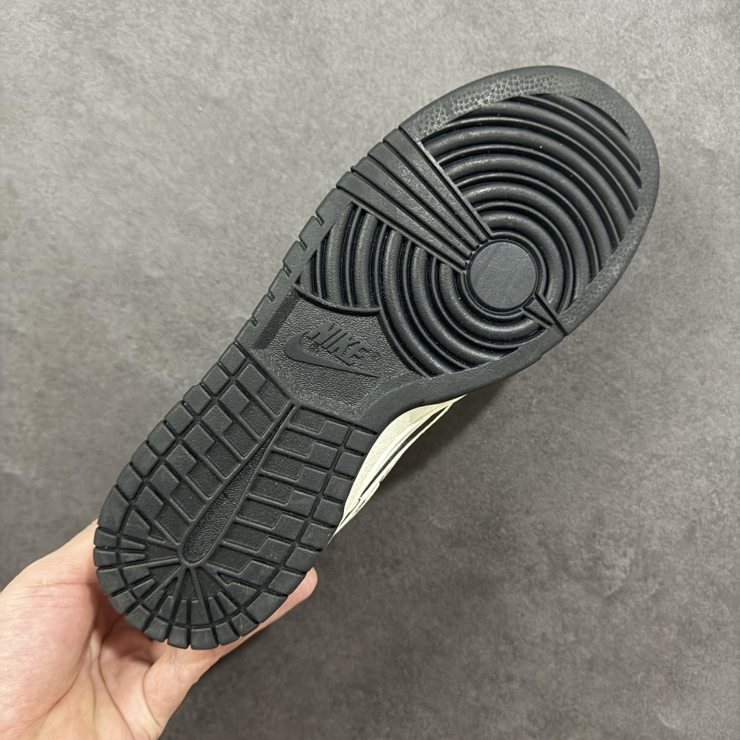 图片[9]-【定制版】Nike SB Dunk Low“斯图西联名——白黑红” 高端定制 低帮休闲板鞋 定制鞋盒 Ortholite鞋垫透气防臭 大厂纯原品质出货 超高清洁度 皮料切割干净无任何毛边 细节完美 货号：YF9511-913 尺码： 36 36.5 37.5 38 38.5 39 40 40.5 41 42 42.5 43 44 44.5 45-选品中心