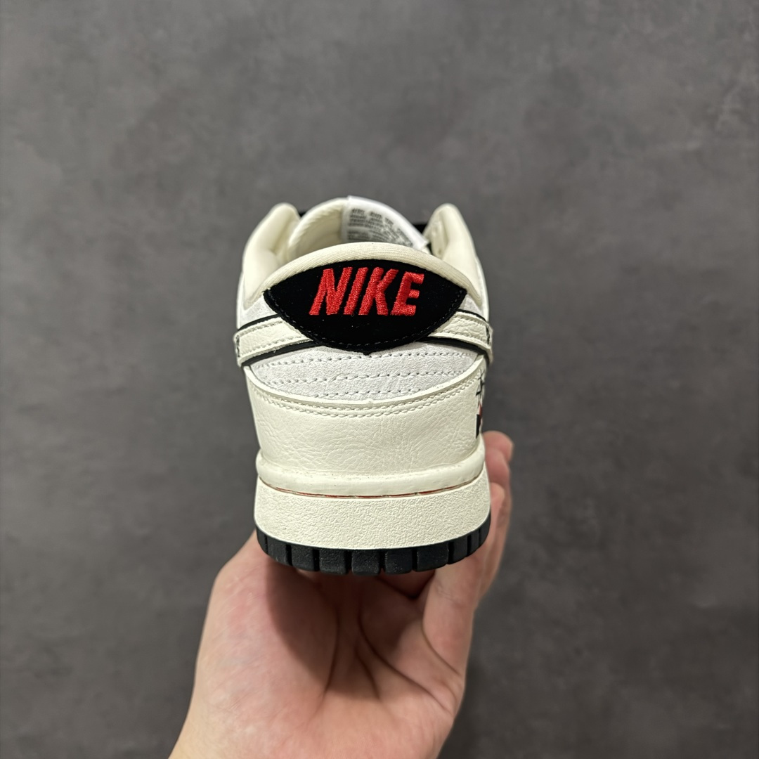 图片[4]-【定制版】Nike SB Dunk Low“斯图西联名——白黑红” 高端定制 低帮休闲板鞋 定制鞋盒 Ortholite鞋垫透气防臭 大厂纯原品质出货 超高清洁度 皮料切割干净无任何毛边 细节完美 货号：YF9511-913 尺码： 36 36.5 37.5 38 38.5 39 40 40.5 41 42 42.5 43 44 44.5 45-选品中心