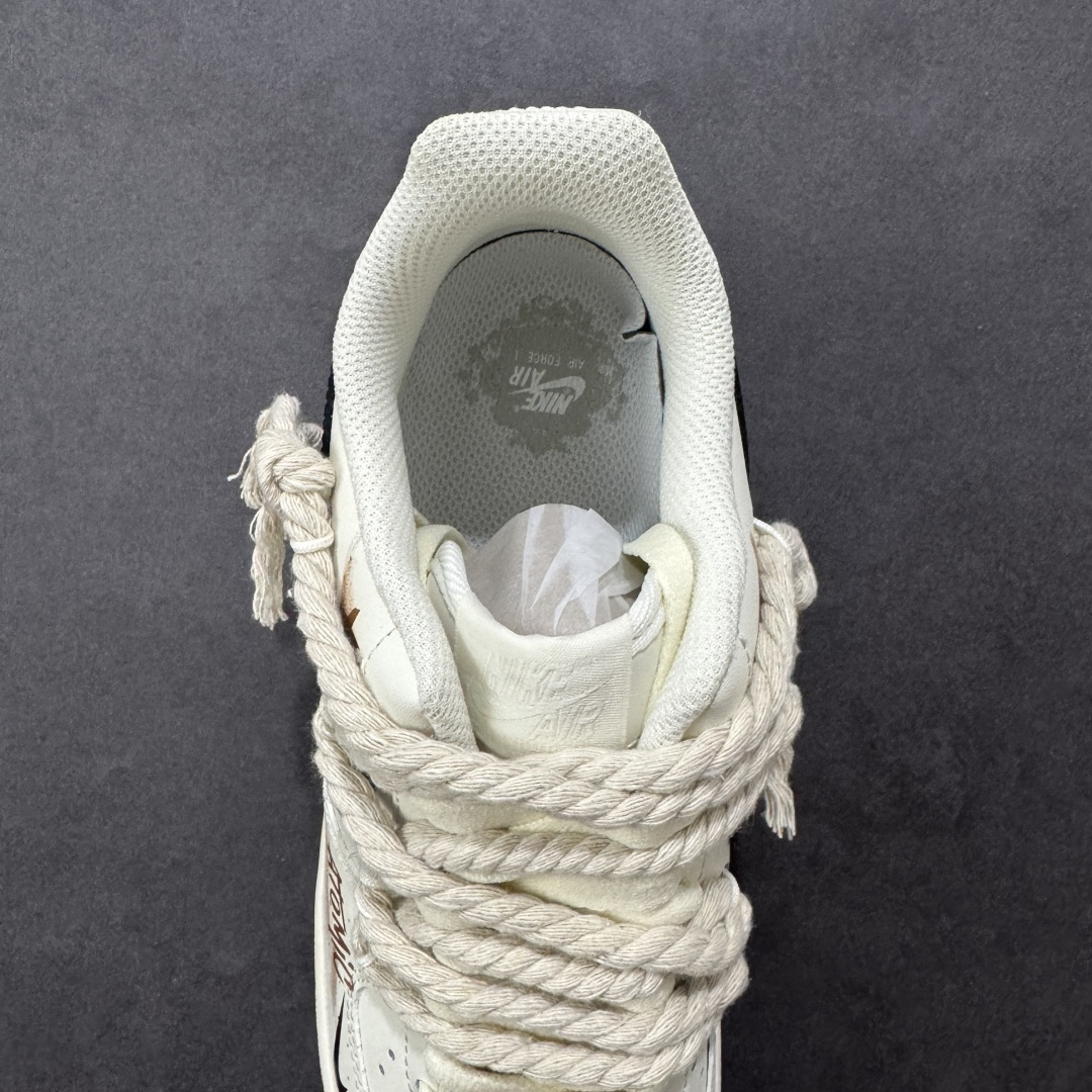 图片[7]-【定制版】Nike Air Force 1\’07 Low 做旧狂潮 空军一号低帮休闲板鞋  #鞋身的做旧痕迹搭配“ATOMIC”字样设计，增添了街头潮流感；同时采用麻绳材质的鞋带，粗粝的质感与鞋身形成对比，极具辨识度。保留了AF1标志性的鞋型轮廓与舒适脚感，又通过做旧工艺、特殊鞋带和个性印花，打造出独一无二的复古潮流风格，适合追求小众、个性穿搭的潮流爱好者。 货号：CD6951-153  尺码：36 36.5 37.5 38 38.5 39 40 40.5 41 42 42.5 43 44 44.5 45-选品中心