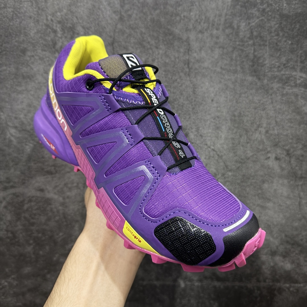 图片[3]-【莞产版本】萨洛蒙/Salomon Speed Cross 4 织物皮革低帮全能越野透气休闲运动鞋 Salomon 正式推出全新概念鞋款 SPEEDCROSS 以侵略性设计与先锋户外美学融合 相互交织出纵横山野和城市间的跑鞋轮廓 由混合网眼织物与皮革打造鞋面 辅以皮革细节点缀增强视觉冲击 整体以爪痕式的鞋面纹路搭配流线型轮廓呈现 极具辨识度的夸张外大底设计 增高之余更适合城市生活环境的舒适防滑效果 功能性层面 鞋面 3D 开放式网眼最大限度提供着用透气性 并注入合成材料为户外穿着带来极大的耐用和保护性 得益于 Salomon 多项功能性科技 从中底到鞋带系统都为脚部提供了一个安全和舒适的贴合感 并在松散、柔软、崎岖和不平坦的地形环境上带来卓越的抓地力 尺码：36-42-选品中心