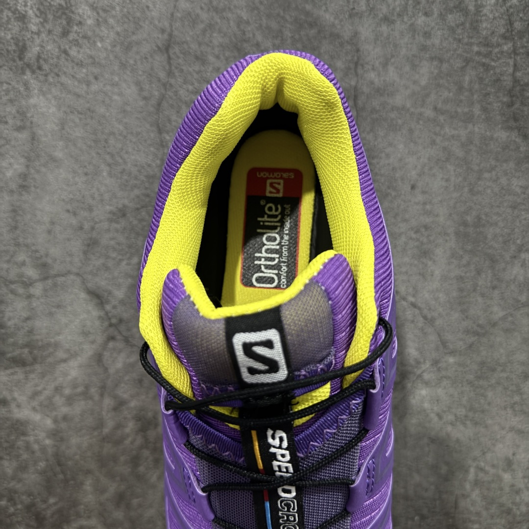 图片[8]-【莞产版本】萨洛蒙/Salomon Speed Cross 4 织物皮革低帮全能越野透气休闲运动鞋 Salomon 正式推出全新概念鞋款 SPEEDCROSS 以侵略性设计与先锋户外美学融合 相互交织出纵横山野和城市间的跑鞋轮廓 由混合网眼织物与皮革打造鞋面 辅以皮革细节点缀增强视觉冲击 整体以爪痕式的鞋面纹路搭配流线型轮廓呈现 极具辨识度的夸张外大底设计 增高之余更适合城市生活环境的舒适防滑效果 功能性层面 鞋面 3D 开放式网眼最大限度提供着用透气性 并注入合成材料为户外穿着带来极大的耐用和保护性 得益于 Salomon 多项功能性科技 从中底到鞋带系统都为脚部提供了一个安全和舒适的贴合感 并在松散、柔软、崎岖和不平坦的地形环境上带来卓越的抓地力 尺码：36-42-选品中心