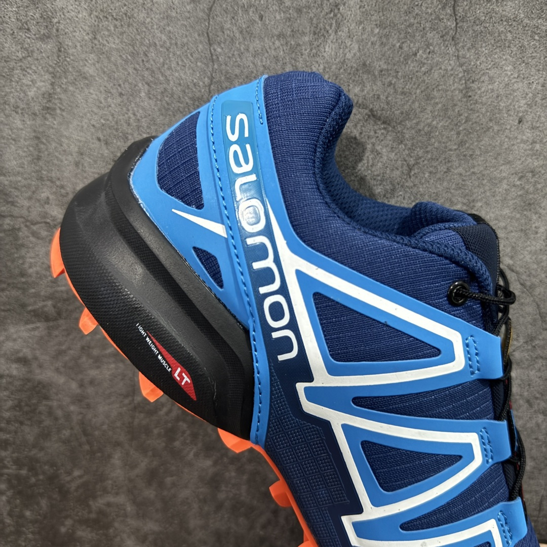 图片[7]-【莞产版本】萨洛蒙/Salomon Speed Cross 4 织物皮革低帮全能越野透气休闲运动鞋 Salomon 正式推出全新概念鞋款 SPEEDCROSS 以侵略性设计与先锋户外美学融合 相互交织出纵横山野和城市间的跑鞋轮廓 由混合网眼织物与皮革打造鞋面 辅以皮革细节点缀增强视觉冲击 整体以爪痕式的鞋面纹路搭配流线型轮廓呈现 极具辨识度的夸张外大底设计 增高之余更适合城市生活环境的舒适防滑效果 功能性层面 鞋面 3D 开放式网眼最大限度提供着用透气性 并注入合成材料为户外穿着带来极大的耐用和保护性 得益于 Salomon 多项功能性科技 从中底到鞋带系统都为脚部提供了一个安全和舒适的贴合感 并在松散、柔软、崎岖和不平坦的地形环境上带来卓越的抓地力 尺码：40-47-选品中心