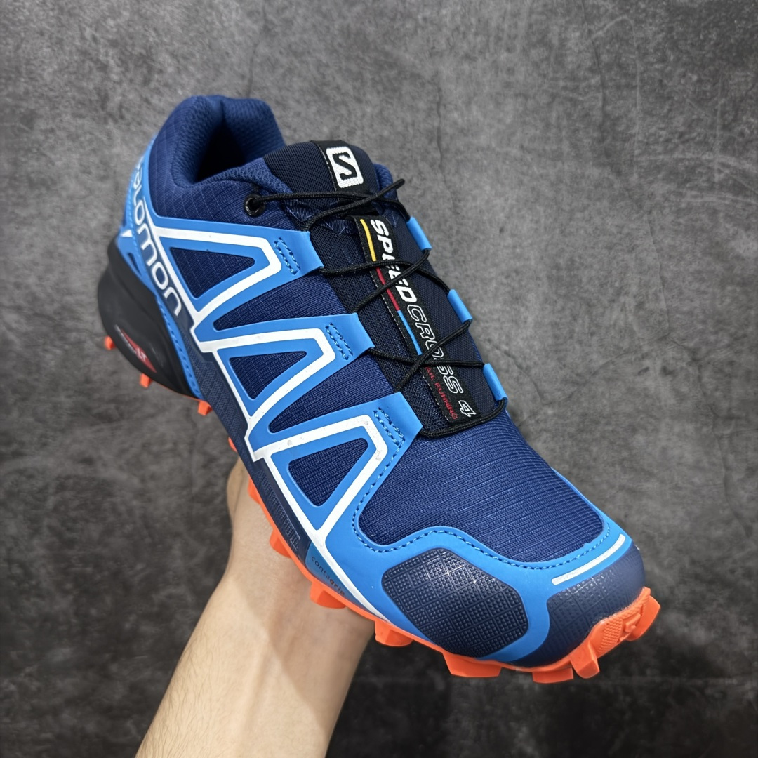 图片[3]-【莞产版本】萨洛蒙/Salomon Speed Cross 4 织物皮革低帮全能越野透气休闲运动鞋 Salomon 正式推出全新概念鞋款 SPEEDCROSS 以侵略性设计与先锋户外美学融合 相互交织出纵横山野和城市间的跑鞋轮廓 由混合网眼织物与皮革打造鞋面 辅以皮革细节点缀增强视觉冲击 整体以爪痕式的鞋面纹路搭配流线型轮廓呈现 极具辨识度的夸张外大底设计 增高之余更适合城市生活环境的舒适防滑效果 功能性层面 鞋面 3D 开放式网眼最大限度提供着用透气性 并注入合成材料为户外穿着带来极大的耐用和保护性 得益于 Salomon 多项功能性科技 从中底到鞋带系统都为脚部提供了一个安全和舒适的贴合感 并在松散、柔软、崎岖和不平坦的地形环境上带来卓越的抓地力 尺码：40-47-选品中心