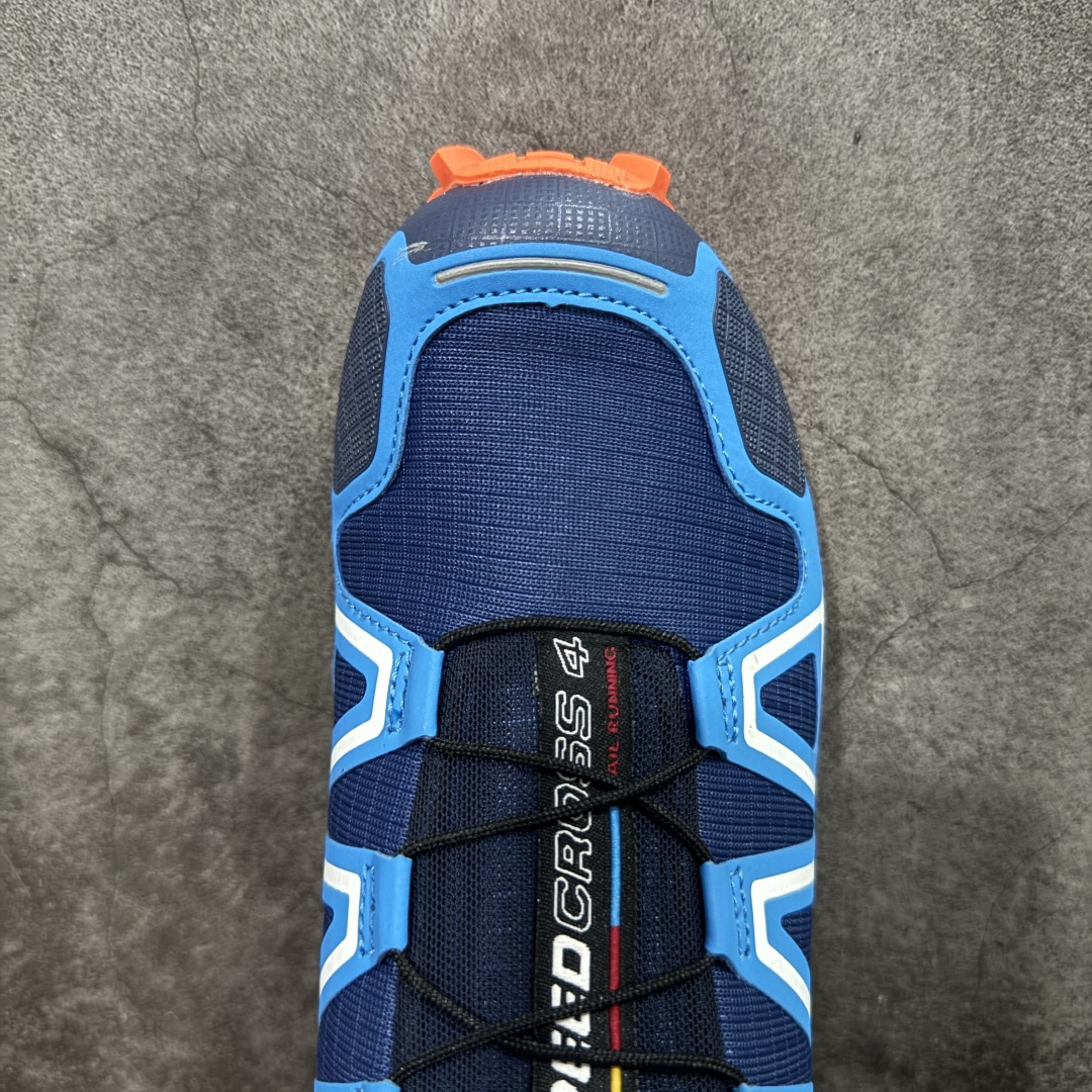 图片[5]-【莞产版本】萨洛蒙/Salomon Speed Cross 4 织物皮革低帮全能越野透气休闲运动鞋 Salomon 正式推出全新概念鞋款 SPEEDCROSS 以侵略性设计与先锋户外美学融合 相互交织出纵横山野和城市间的跑鞋轮廓 由混合网眼织物与皮革打造鞋面 辅以皮革细节点缀增强视觉冲击 整体以爪痕式的鞋面纹路搭配流线型轮廓呈现 极具辨识度的夸张外大底设计 增高之余更适合城市生活环境的舒适防滑效果 功能性层面 鞋面 3D 开放式网眼最大限度提供着用透气性 并注入合成材料为户外穿着带来极大的耐用和保护性 得益于 Salomon 多项功能性科技 从中底到鞋带系统都为脚部提供了一个安全和舒适的贴合感 并在松散、柔软、崎岖和不平坦的地形环境上带来卓越的抓地力 尺码：40-47-选品中心