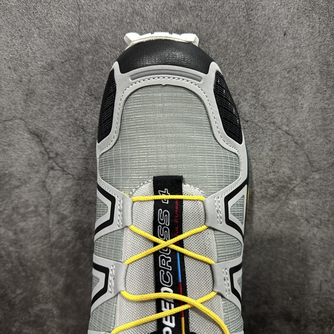 图片[5]-【莞产版本】萨洛蒙/Salomon Speed Cross 4 织物皮革低帮全能越野透气休闲运动鞋 Salomon 正式推出全新概念鞋款 SPEEDCROSS 以侵略性设计与先锋户外美学融合 相互交织出纵横山野和城市间的跑鞋轮廓 由混合网眼织物与皮革打造鞋面 辅以皮革细节点缀增强视觉冲击 整体以爪痕式的鞋面纹路搭配流线型轮廓呈现 极具辨识度的夸张外大底设计 增高之余更适合城市生活环境的舒适防滑效果 功能性层面 鞋面 3D 开放式网眼最大限度提供着用透气性 并注入合成材料为户外穿着带来极大的耐用和保护性 得益于 Salomon 多项功能性科技 从中底到鞋带系统都为脚部提供了一个安全和舒适的贴合感 并在松散、柔软、崎岖和不平坦的地形环境上带来卓越的抓地力 尺码：40-47-选品中心