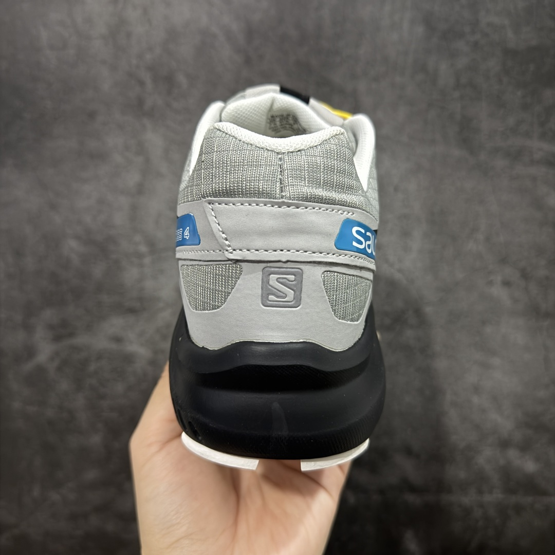 图片[4]-【莞产版本】萨洛蒙/Salomon Speed Cross 4 织物皮革低帮全能越野透气休闲运动鞋 Salomon 正式推出全新概念鞋款 SPEEDCROSS 以侵略性设计与先锋户外美学融合 相互交织出纵横山野和城市间的跑鞋轮廓 由混合网眼织物与皮革打造鞋面 辅以皮革细节点缀增强视觉冲击 整体以爪痕式的鞋面纹路搭配流线型轮廓呈现 极具辨识度的夸张外大底设计 增高之余更适合城市生活环境的舒适防滑效果 功能性层面 鞋面 3D 开放式网眼最大限度提供着用透气性 并注入合成材料为户外穿着带来极大的耐用和保护性 得益于 Salomon 多项功能性科技 从中底到鞋带系统都为脚部提供了一个安全和舒适的贴合感 并在松散、柔软、崎岖和不平坦的地形环境上带来卓越的抓地力 尺码：40-47-选品中心