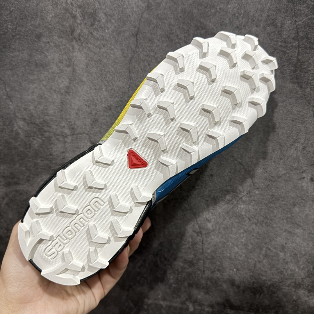 图片[9]-【莞产版本】萨洛蒙/Salomon Speed Cross 4 织物皮革低帮全能越野透气休闲运动鞋 Salomon 正式推出全新概念鞋款 SPEEDCROSS 以侵略性设计与先锋户外美学融合 相互交织出纵横山野和城市间的跑鞋轮廓 由混合网眼织物与皮革打造鞋面 辅以皮革细节点缀增强视觉冲击 整体以爪痕式的鞋面纹路搭配流线型轮廓呈现 极具辨识度的夸张外大底设计 增高之余更适合城市生活环境的舒适防滑效果 功能性层面 鞋面 3D 开放式网眼最大限度提供着用透气性 并注入合成材料为户外穿着带来极大的耐用和保护性 得益于 Salomon 多项功能性科技 从中底到鞋带系统都为脚部提供了一个安全和舒适的贴合感 并在松散、柔软、崎岖和不平坦的地形环境上带来卓越的抓地力 尺码：40-47-选品中心