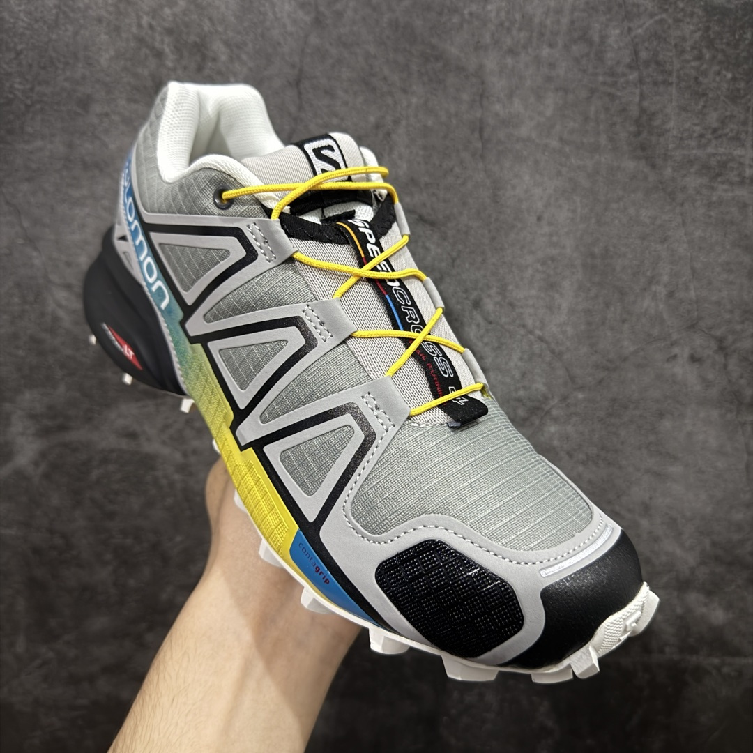 图片[3]-【莞产版本】萨洛蒙/Salomon Speed Cross 4 织物皮革低帮全能越野透气休闲运动鞋 Salomon 正式推出全新概念鞋款 SPEEDCROSS 以侵略性设计与先锋户外美学融合 相互交织出纵横山野和城市间的跑鞋轮廓 由混合网眼织物与皮革打造鞋面 辅以皮革细节点缀增强视觉冲击 整体以爪痕式的鞋面纹路搭配流线型轮廓呈现 极具辨识度的夸张外大底设计 增高之余更适合城市生活环境的舒适防滑效果 功能性层面 鞋面 3D 开放式网眼最大限度提供着用透气性 并注入合成材料为户外穿着带来极大的耐用和保护性 得益于 Salomon 多项功能性科技 从中底到鞋带系统都为脚部提供了一个安全和舒适的贴合感 并在松散、柔软、崎岖和不平坦的地形环境上带来卓越的抓地力 尺码：40-47-选品中心