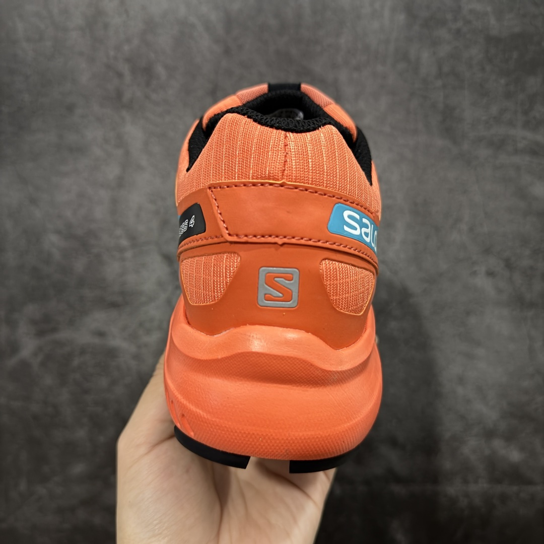 图片[4]-【莞产版本】萨洛蒙/Salomon Speed Cross 4 织物皮革低帮全能越野透气休闲运动鞋 Salomon 正式推出全新概念鞋款 SPEEDCROSS 以侵略性设计与先锋户外美学融合 相互交织出纵横山野和城市间的跑鞋轮廓 由混合网眼织物与皮革打造鞋面 辅以皮革细节点缀增强视觉冲击 整体以爪痕式的鞋面纹路搭配流线型轮廓呈现 极具辨识度的夸张外大底设计 增高之余更适合城市生活环境的舒适防滑效果 功能性层面 鞋面 3D 开放式网眼最大限度提供着用透气性 并注入合成材料为户外穿着带来极大的耐用和保护性 得益于 Salomon 多项功能性科技 从中底到鞋带系统都为脚部提供了一个安全和舒适的贴合感 并在松散、柔软、崎岖和不平坦的地形环境上带来卓越的抓地力 尺码：36-42-选品中心