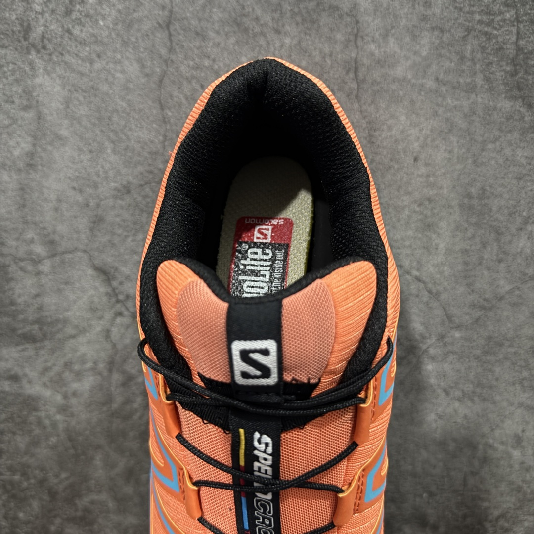图片[8]-【莞产版本】萨洛蒙/Salomon Speed Cross 4 织物皮革低帮全能越野透气休闲运动鞋 Salomon 正式推出全新概念鞋款 SPEEDCROSS 以侵略性设计与先锋户外美学融合 相互交织出纵横山野和城市间的跑鞋轮廓 由混合网眼织物与皮革打造鞋面 辅以皮革细节点缀增强视觉冲击 整体以爪痕式的鞋面纹路搭配流线型轮廓呈现 极具辨识度的夸张外大底设计 增高之余更适合城市生活环境的舒适防滑效果 功能性层面 鞋面 3D 开放式网眼最大限度提供着用透气性 并注入合成材料为户外穿着带来极大的耐用和保护性 得益于 Salomon 多项功能性科技 从中底到鞋带系统都为脚部提供了一个安全和舒适的贴合感 并在松散、柔软、崎岖和不平坦的地形环境上带来卓越的抓地力 尺码：36-42-选品中心