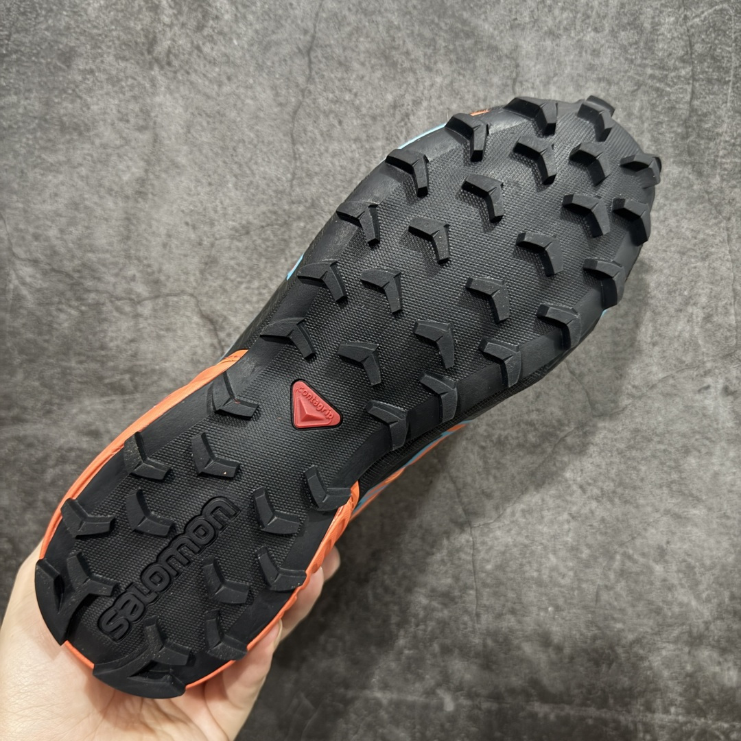 图片[9]-【莞产版本】萨洛蒙/Salomon Speed Cross 4 织物皮革低帮全能越野透气休闲运动鞋 Salomon 正式推出全新概念鞋款 SPEEDCROSS 以侵略性设计与先锋户外美学融合 相互交织出纵横山野和城市间的跑鞋轮廓 由混合网眼织物与皮革打造鞋面 辅以皮革细节点缀增强视觉冲击 整体以爪痕式的鞋面纹路搭配流线型轮廓呈现 极具辨识度的夸张外大底设计 增高之余更适合城市生活环境的舒适防滑效果 功能性层面 鞋面 3D 开放式网眼最大限度提供着用透气性 并注入合成材料为户外穿着带来极大的耐用和保护性 得益于 Salomon 多项功能性科技 从中底到鞋带系统都为脚部提供了一个安全和舒适的贴合感 并在松散、柔软、崎岖和不平坦的地形环境上带来卓越的抓地力 尺码：36-42-选品中心
