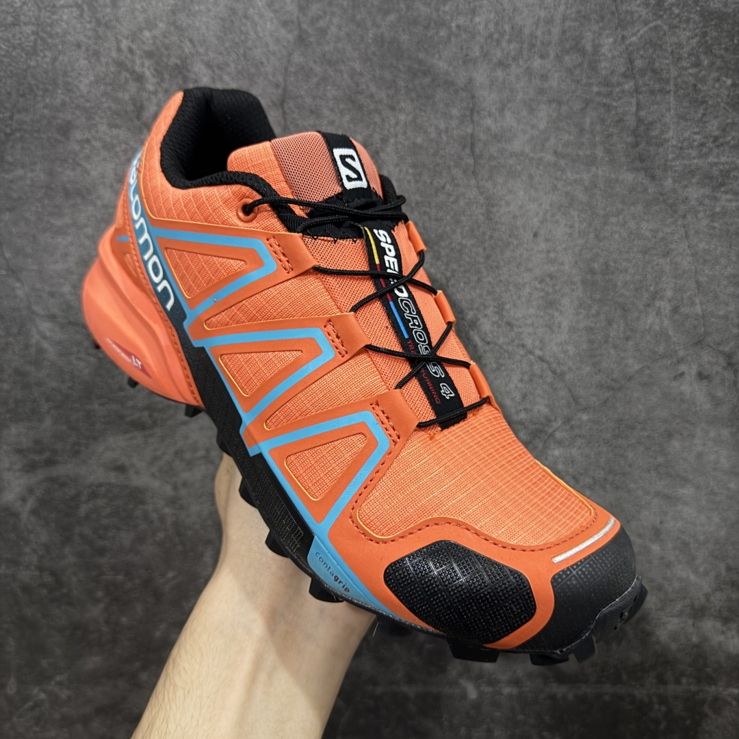 图片[3]-【莞产版本】萨洛蒙/Salomon Speed Cross 4 织物皮革低帮全能越野透气休闲运动鞋 Salomon 正式推出全新概念鞋款 SPEEDCROSS 以侵略性设计与先锋户外美学融合 相互交织出纵横山野和城市间的跑鞋轮廓 由混合网眼织物与皮革打造鞋面 辅以皮革细节点缀增强视觉冲击 整体以爪痕式的鞋面纹路搭配流线型轮廓呈现 极具辨识度的夸张外大底设计 增高之余更适合城市生活环境的舒适防滑效果 功能性层面 鞋面 3D 开放式网眼最大限度提供着用透气性 并注入合成材料为户外穿着带来极大的耐用和保护性 得益于 Salomon 多项功能性科技 从中底到鞋带系统都为脚部提供了一个安全和舒适的贴合感 并在松散、柔软、崎岖和不平坦的地形环境上带来卓越的抓地力 尺码：36-42-选品中心