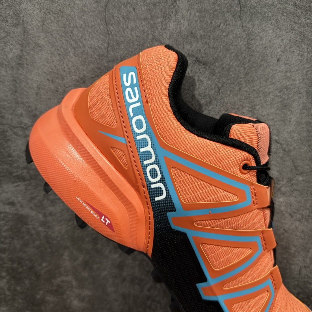 图片[7]-【莞产版本】萨洛蒙/Salomon Speed Cross 4 织物皮革低帮全能越野透气休闲运动鞋 Salomon 正式推出全新概念鞋款 SPEEDCROSS 以侵略性设计与先锋户外美学融合 相互交织出纵横山野和城市间的跑鞋轮廓 由混合网眼织物与皮革打造鞋面 辅以皮革细节点缀增强视觉冲击 整体以爪痕式的鞋面纹路搭配流线型轮廓呈现 极具辨识度的夸张外大底设计 增高之余更适合城市生活环境的舒适防滑效果 功能性层面 鞋面 3D 开放式网眼最大限度提供着用透气性 并注入合成材料为户外穿着带来极大的耐用和保护性 得益于 Salomon 多项功能性科技 从中底到鞋带系统都为脚部提供了一个安全和舒适的贴合感 并在松散、柔软、崎岖和不平坦的地形环境上带来卓越的抓地力 尺码：36-42-选品中心