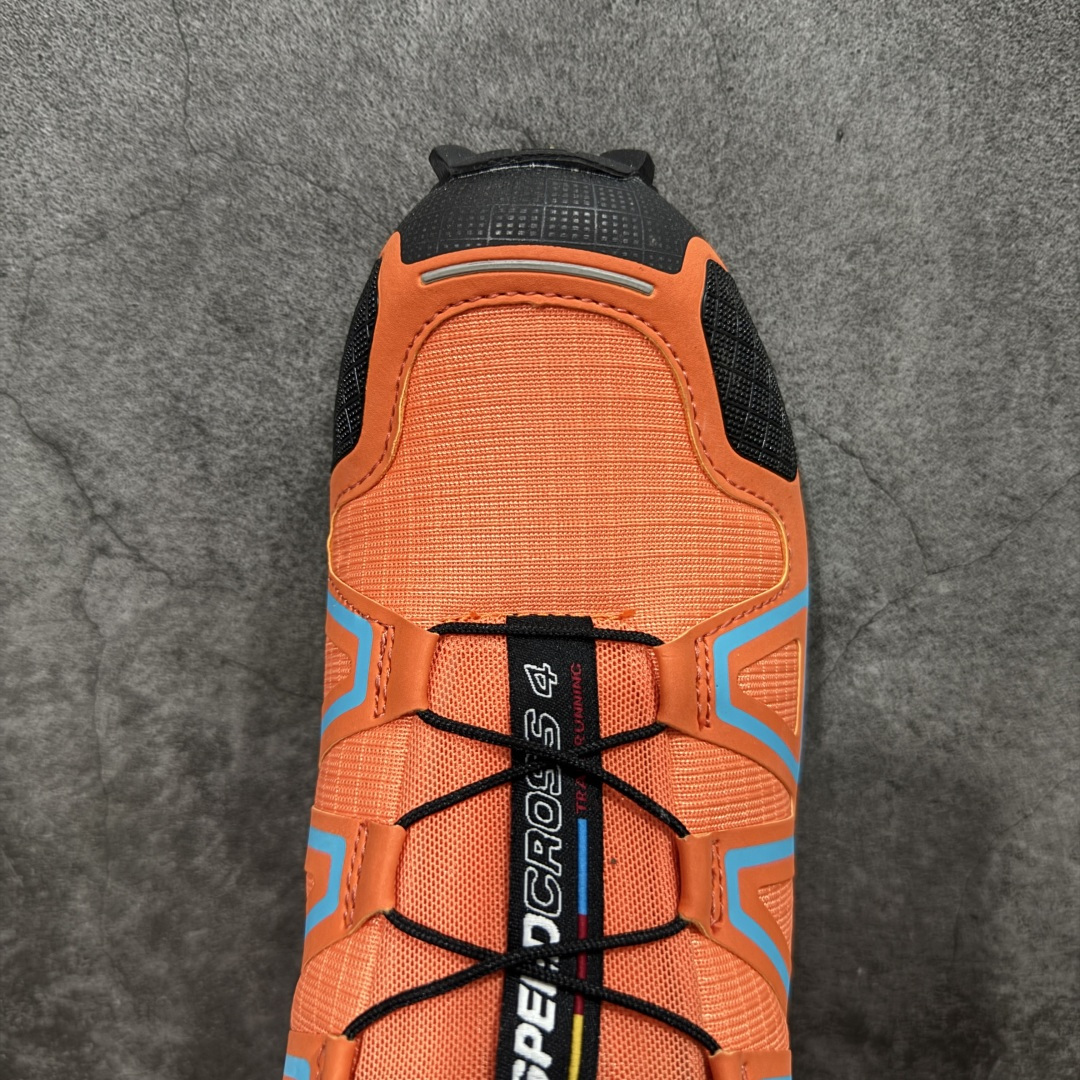 图片[5]-【莞产版本】萨洛蒙/Salomon Speed Cross 4 织物皮革低帮全能越野透气休闲运动鞋 Salomon 正式推出全新概念鞋款 SPEEDCROSS 以侵略性设计与先锋户外美学融合 相互交织出纵横山野和城市间的跑鞋轮廓 由混合网眼织物与皮革打造鞋面 辅以皮革细节点缀增强视觉冲击 整体以爪痕式的鞋面纹路搭配流线型轮廓呈现 极具辨识度的夸张外大底设计 增高之余更适合城市生活环境的舒适防滑效果 功能性层面 鞋面 3D 开放式网眼最大限度提供着用透气性 并注入合成材料为户外穿着带来极大的耐用和保护性 得益于 Salomon 多项功能性科技 从中底到鞋带系统都为脚部提供了一个安全和舒适的贴合感 并在松散、柔软、崎岖和不平坦的地形环境上带来卓越的抓地力 尺码：36-42-选品中心