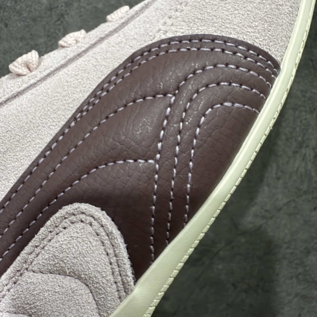 图片[4]-【CS纯原】Puma Speedcat OG Sparco 彪马罗马阿莫尔系列 复古运动休闲赛车跑鞋 豆沙粉 406329-52 市场第一梯队品质 版型 细节 烫金走线 完全碾压市场任意版本 欢迎对比🆚 工厂耗时3个月开发 原装档案原数据纸版楦型 采用固色翻毛皮鞋面材质(正确二次成型\’猛帮\’成型工艺🆚区别市面版本!!) 外置原数据开发轻量耐磨橡胶大底💪🏻 全球知名运动品牌PUMA宝马赛车系列 融合了宝马车队的标志性配色 以趣味十足又前卫复古的设计引领潮流 将赛道精神融入街头时尚 开启前卫竞速之旅 主打前卫复古风 Roma鞋款的鞋侧以复古的流线造型 缀以宝马经典Logo 巧妙吸睛 而Speedcat鞋款以亮眼三色条纹元素缀以舒适鞋面 赋予了独特的个性美学 演绎赛车的无尽能量 尺码：35.5-45-选品中心