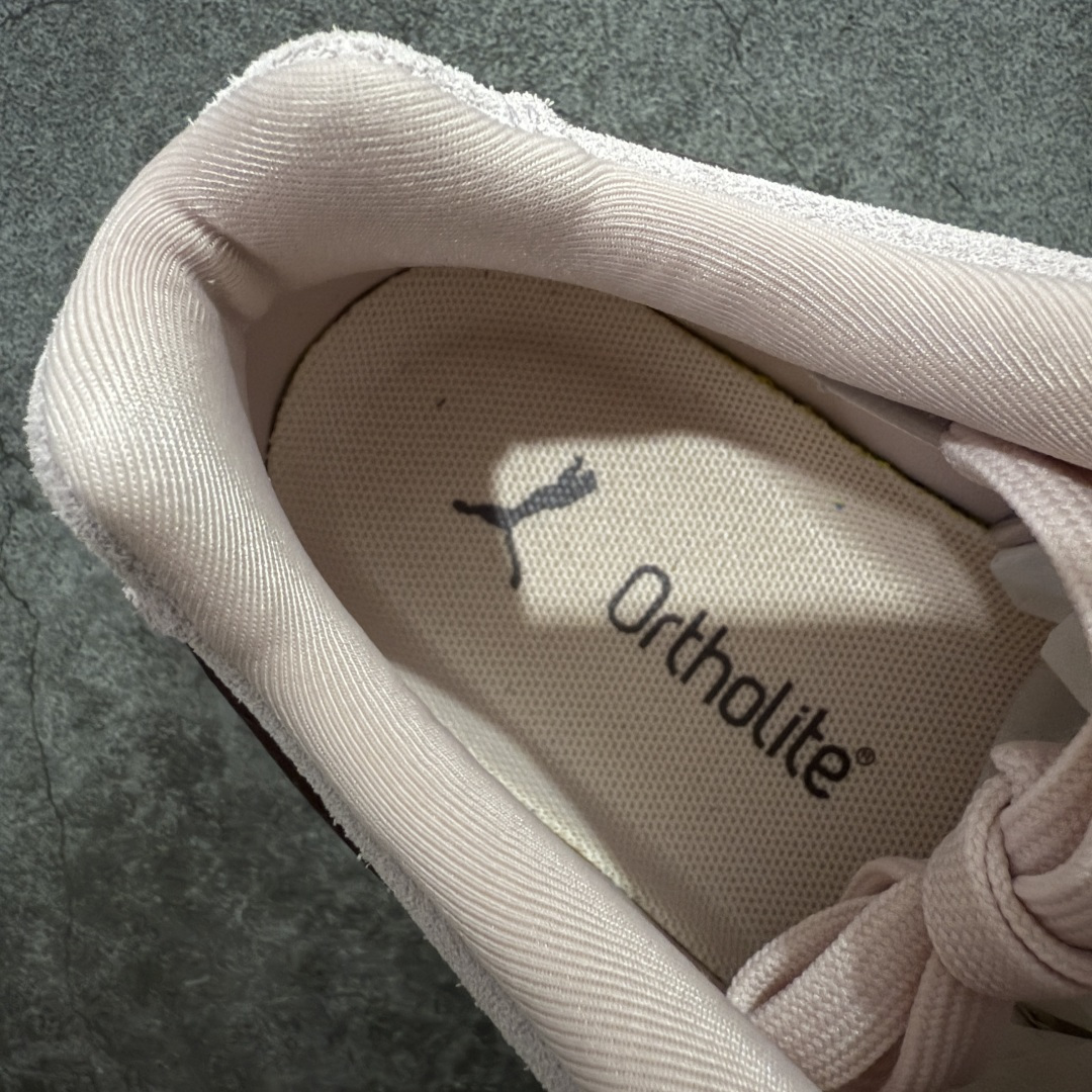 图片[8]-【CS纯原】Puma Speedcat OG Sparco 彪马罗马阿莫尔系列 复古运动休闲赛车跑鞋 豆沙粉 406329-52 市场第一梯队品质 版型 细节 烫金走线 完全碾压市场任意版本 欢迎对比🆚 工厂耗时3个月开发 原装档案原数据纸版楦型 采用固色翻毛皮鞋面材质(正确二次成型\’猛帮\’成型工艺🆚区别市面版本!!) 外置原数据开发轻量耐磨橡胶大底💪🏻 全球知名运动品牌PUMA宝马赛车系列 融合了宝马车队的标志性配色 以趣味十足又前卫复古的设计引领潮流 将赛道精神融入街头时尚 开启前卫竞速之旅 主打前卫复古风 Roma鞋款的鞋侧以复古的流线造型 缀以宝马经典Logo 巧妙吸睛 而Speedcat鞋款以亮眼三色条纹元素缀以舒适鞋面 赋予了独特的个性美学 演绎赛车的无尽能量 尺码：35.5-45-选品中心