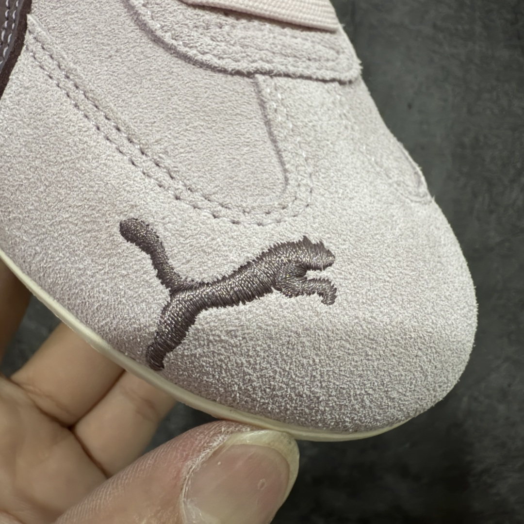 图片[5]-【CS纯原】Puma Speedcat OG Sparco 彪马罗马阿莫尔系列 复古运动休闲赛车跑鞋 豆沙粉 406329-52 市场第一梯队品质 版型 细节 烫金走线 完全碾压市场任意版本 欢迎对比🆚 工厂耗时3个月开发 原装档案原数据纸版楦型 采用固色翻毛皮鞋面材质(正确二次成型\’猛帮\’成型工艺🆚区别市面版本!!) 外置原数据开发轻量耐磨橡胶大底💪🏻 全球知名运动品牌PUMA宝马赛车系列 融合了宝马车队的标志性配色 以趣味十足又前卫复古的设计引领潮流 将赛道精神融入街头时尚 开启前卫竞速之旅 主打前卫复古风 Roma鞋款的鞋侧以复古的流线造型 缀以宝马经典Logo 巧妙吸睛 而Speedcat鞋款以亮眼三色条纹元素缀以舒适鞋面 赋予了独特的个性美学 演绎赛车的无尽能量 尺码：35.5-45-选品中心