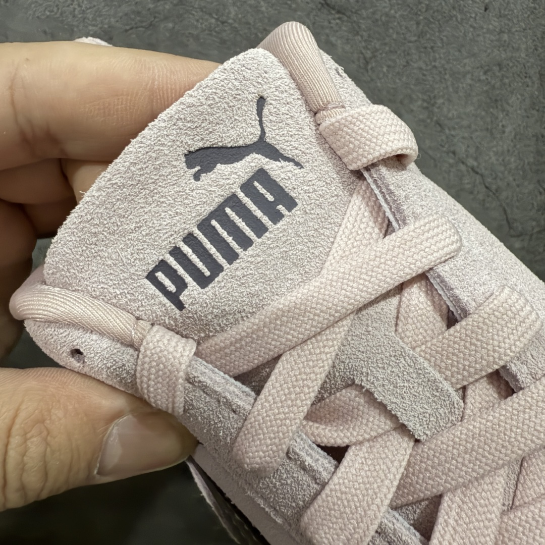 图片[6]-【CS纯原】Puma Speedcat OG Sparco 彪马罗马阿莫尔系列 复古运动休闲赛车跑鞋 豆沙粉 406329-52 市场第一梯队品质 版型 细节 烫金走线 完全碾压市场任意版本 欢迎对比🆚 工厂耗时3个月开发 原装档案原数据纸版楦型 采用固色翻毛皮鞋面材质(正确二次成型\’猛帮\’成型工艺🆚区别市面版本!!) 外置原数据开发轻量耐磨橡胶大底💪🏻 全球知名运动品牌PUMA宝马赛车系列 融合了宝马车队的标志性配色 以趣味十足又前卫复古的设计引领潮流 将赛道精神融入街头时尚 开启前卫竞速之旅 主打前卫复古风 Roma鞋款的鞋侧以复古的流线造型 缀以宝马经典Logo 巧妙吸睛 而Speedcat鞋款以亮眼三色条纹元素缀以舒适鞋面 赋予了独特的个性美学 演绎赛车的无尽能量 尺码：35.5-45-选品中心