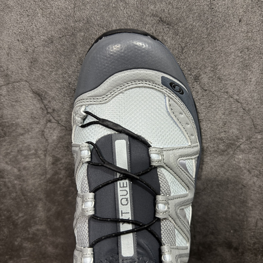图片[5]-【W1版本】Salomon XT-QUEST ADV 萨洛蒙 时尚 舒适减震防滑耐磨 低帮跑步鞋 男女同款 471276 纯原外贸平台特供订单 耗时半年巨作 全套原纸板楦头开发 原厂特供网布配套加持 确保原汁原味 完美呈现版型 原档数据独家私模五层组合大底 男女鞋同步官方 原装Ortholite轻量化鞋垫 中底布带钢印编号 原厂TPU锁扣 进口港宝加持 后跟自然饱满 还原公司包裹性 基于 SALOMON 初代 XT 鞋身造型并搭载 4D ADVANCED CHASSIS™ 大底打造而成 为这款 XT-QUEST 带来了多项足部控制与保护等功能性 如在运动过程中控制左右晃动的过程而提高稳定性、改善长途越野过程中足中到足尖的过渡、提高感知岩石的精确度以抵抗尖锐物体对脚底的伤害以及采用动态缓冲来增强穿着舒适感 从而减轻疲劳感 使 XT-QUEST 成为一双舒适且安全的户外之履 尺码：36 36.5 37.5 38 38.5 39 40 40.5 41 42 42.5 43 44 44.5 45-选品中心