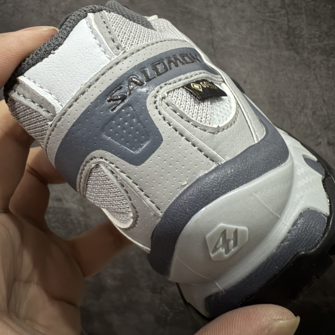 图片[2]-【W1版本】Salomon XT-QUEST ADV 萨洛蒙 时尚 舒适减震防滑耐磨 低帮跑步鞋 男女同款 471276 纯原外贸平台特供订单 耗时半年巨作 全套原纸板楦头开发 原厂特供网布配套加持 确保原汁原味 完美呈现版型 原档数据独家私模五层组合大底 男女鞋同步官方 原装Ortholite轻量化鞋垫 中底布带钢印编号 原厂TPU锁扣 进口港宝加持 后跟自然饱满 还原公司包裹性 基于 SALOMON 初代 XT 鞋身造型并搭载 4D ADVANCED CHASSIS™ 大底打造而成 为这款 XT-QUEST 带来了多项足部控制与保护等功能性 如在运动过程中控制左右晃动的过程而提高稳定性、改善长途越野过程中足中到足尖的过渡、提高感知岩石的精确度以抵抗尖锐物体对脚底的伤害以及采用动态缓冲来增强穿着舒适感 从而减轻疲劳感 使 XT-QUEST 成为一双舒适且安全的户外之履 尺码：36 36.5 37.5 38 38.5 39 40 40.5 41 42 42.5 43 44 44.5 45-选品中心