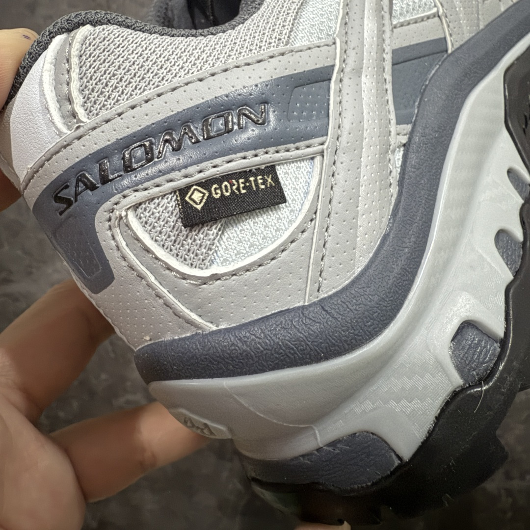 图片[3]-【W1版本】Salomon XT-QUEST ADV 萨洛蒙 时尚 舒适减震防滑耐磨 低帮跑步鞋 男女同款 471276 纯原外贸平台特供订单 耗时半年巨作 全套原纸板楦头开发 原厂特供网布配套加持 确保原汁原味 完美呈现版型 原档数据独家私模五层组合大底 男女鞋同步官方 原装Ortholite轻量化鞋垫 中底布带钢印编号 原厂TPU锁扣 进口港宝加持 后跟自然饱满 还原公司包裹性 基于 SALOMON 初代 XT 鞋身造型并搭载 4D ADVANCED CHASSIS™ 大底打造而成 为这款 XT-QUEST 带来了多项足部控制与保护等功能性 如在运动过程中控制左右晃动的过程而提高稳定性、改善长途越野过程中足中到足尖的过渡、提高感知岩石的精确度以抵抗尖锐物体对脚底的伤害以及采用动态缓冲来增强穿着舒适感 从而减轻疲劳感 使 XT-QUEST 成为一双舒适且安全的户外之履 尺码：36 36.5 37.5 38 38.5 39 40 40.5 41 42 42.5 43 44 44.5 45-选品中心