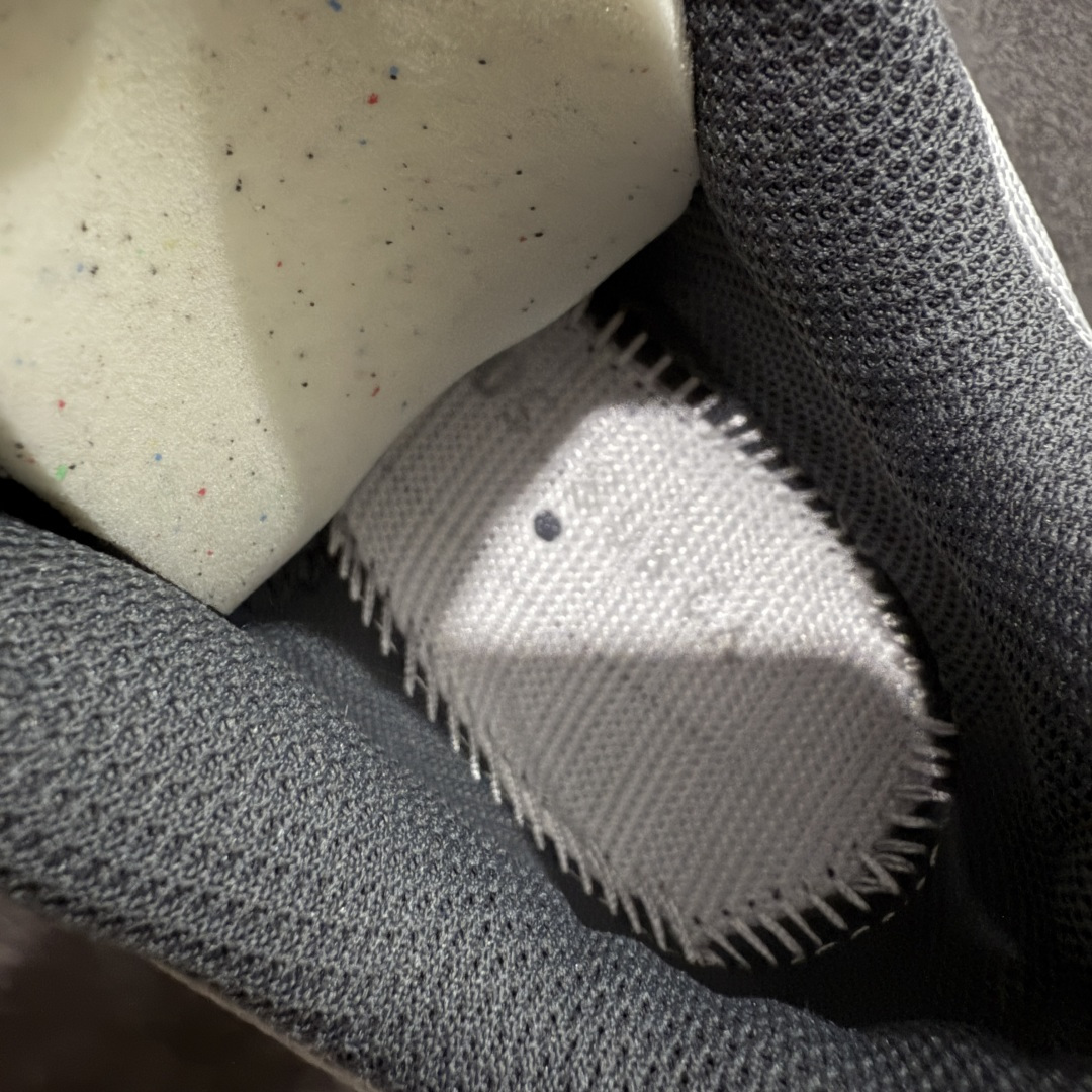 图片[8]-【W1版本】Salomon XT-QUEST ADV 萨洛蒙 时尚 舒适减震防滑耐磨 低帮跑步鞋 男女同款 471276 纯原外贸平台特供订单 耗时半年巨作 全套原纸板楦头开发 原厂特供网布配套加持 确保原汁原味 完美呈现版型 原档数据独家私模五层组合大底 男女鞋同步官方 原装Ortholite轻量化鞋垫 中底布带钢印编号 原厂TPU锁扣 进口港宝加持 后跟自然饱满 还原公司包裹性 基于 SALOMON 初代 XT 鞋身造型并搭载 4D ADVANCED CHASSIS™ 大底打造而成 为这款 XT-QUEST 带来了多项足部控制与保护等功能性 如在运动过程中控制左右晃动的过程而提高稳定性、改善长途越野过程中足中到足尖的过渡、提高感知岩石的精确度以抵抗尖锐物体对脚底的伤害以及采用动态缓冲来增强穿着舒适感 从而减轻疲劳感 使 XT-QUEST 成为一双舒适且安全的户外之履 尺码：36 36.5 37.5 38 38.5 39 40 40.5 41 42 42.5 43 44 44.5 45-选品中心