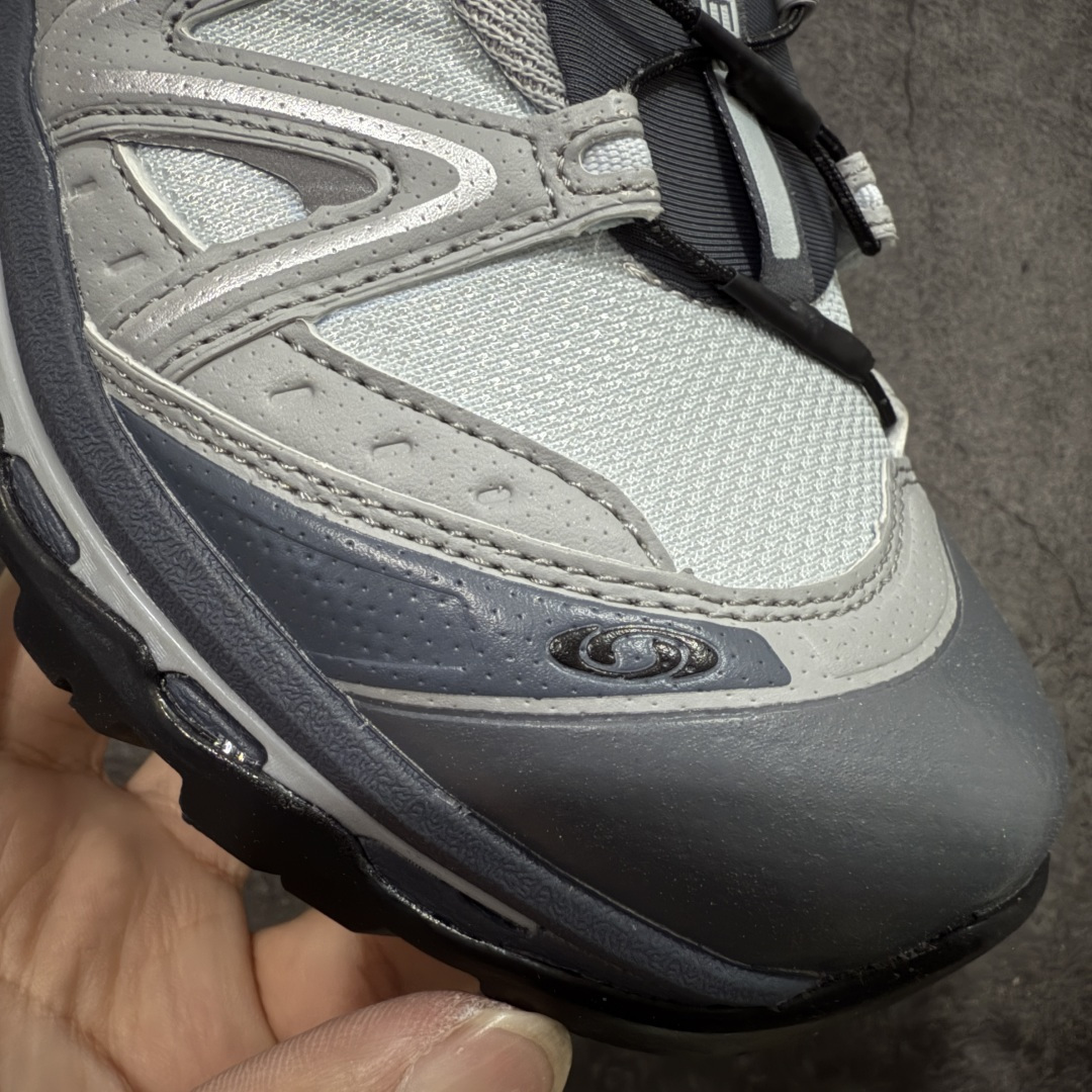 图片[5]-【W1版本】Salomon XT-QUEST ADV 萨洛蒙 时尚 舒适减震防滑耐磨 低帮跑步鞋 男女同款 471276 纯原外贸平台特供订单 耗时半年巨作 全套原纸板楦头开发 原厂特供网布配套加持 确保原汁原味 完美呈现版型 原档数据独家私模五层组合大底 男女鞋同步官方 原装Ortholite轻量化鞋垫 中底布带钢印编号 原厂TPU锁扣 进口港宝加持 后跟自然饱满 还原公司包裹性 基于 SALOMON 初代 XT 鞋身造型并搭载 4D ADVANCED CHASSIS™ 大底打造而成 为这款 XT-QUEST 带来了多项足部控制与保护等功能性 如在运动过程中控制左右晃动的过程而提高稳定性、改善长途越野过程中足中到足尖的过渡、提高感知岩石的精确度以抵抗尖锐物体对脚底的伤害以及采用动态缓冲来增强穿着舒适感 从而减轻疲劳感 使 XT-QUEST 成为一双舒适且安全的户外之履 尺码：36 36.5 37.5 38 38.5 39 40 40.5 41 42 42.5 43 44 44.5 45-选品中心