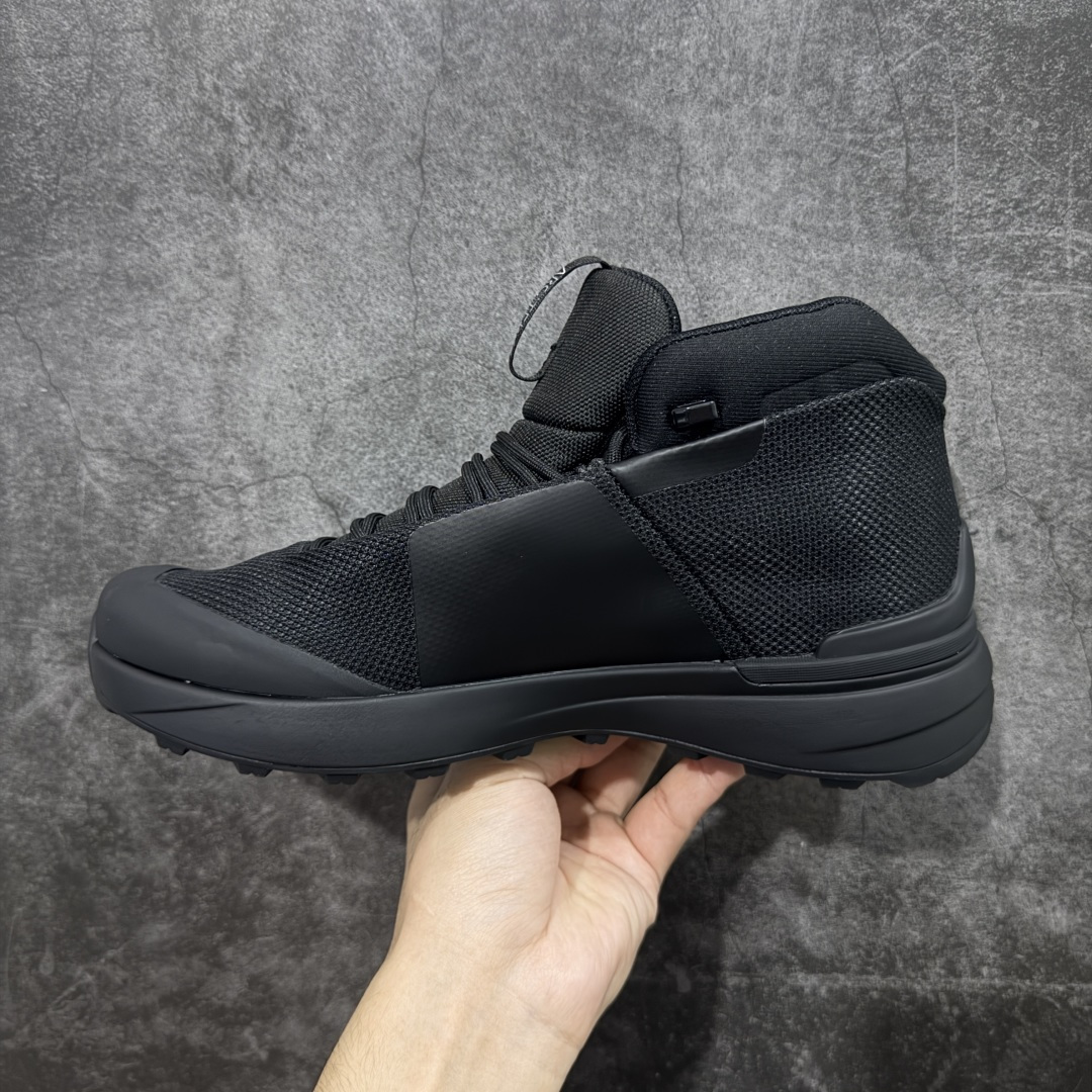 图片[2]-【莞产纯原版】始祖鸟ArcTeryx Kopec GTX M Mid 覆盖透气男越野跑鞋 中帮 正确后跟刺绣 完美细节版型 官方同步上架 适合技术路线单日徒步穿着 aeriosflgtx鞋受到长途野外跑步鞋的启发 适合在变化的地形上进行快速轻快的徒步旅行穿着，舒适而有支撑性，使您充满信心。该设计与脚部融为一体，可最大限度地减少摩擦，gore-tex保护膜网砂，采用gore隐形适体(invisiblefit)技术，更轻薄舒适。敏捷、稳定和技术路线上的自信源于vibram® megagrip外底、压缩eva内底以及一体的tpu。重量约：275g技术特点透气轻量耐磨鞋子鞋外底结构vibram®megagripM橡胶化合材料耐用柔软鞋子结构tpu鞋头可防磨损压缩eva泡沫内底以及一体的tpu铁芯提高了灵活性和稳定性，使您充满信心鞋子衬垫结构4mm厚ortholiteM3d模制插片材料gore-tex薄膜tpu高耐磨保护膜cordura® MX 尺码：36-45 编码： FJB390400-选品中心