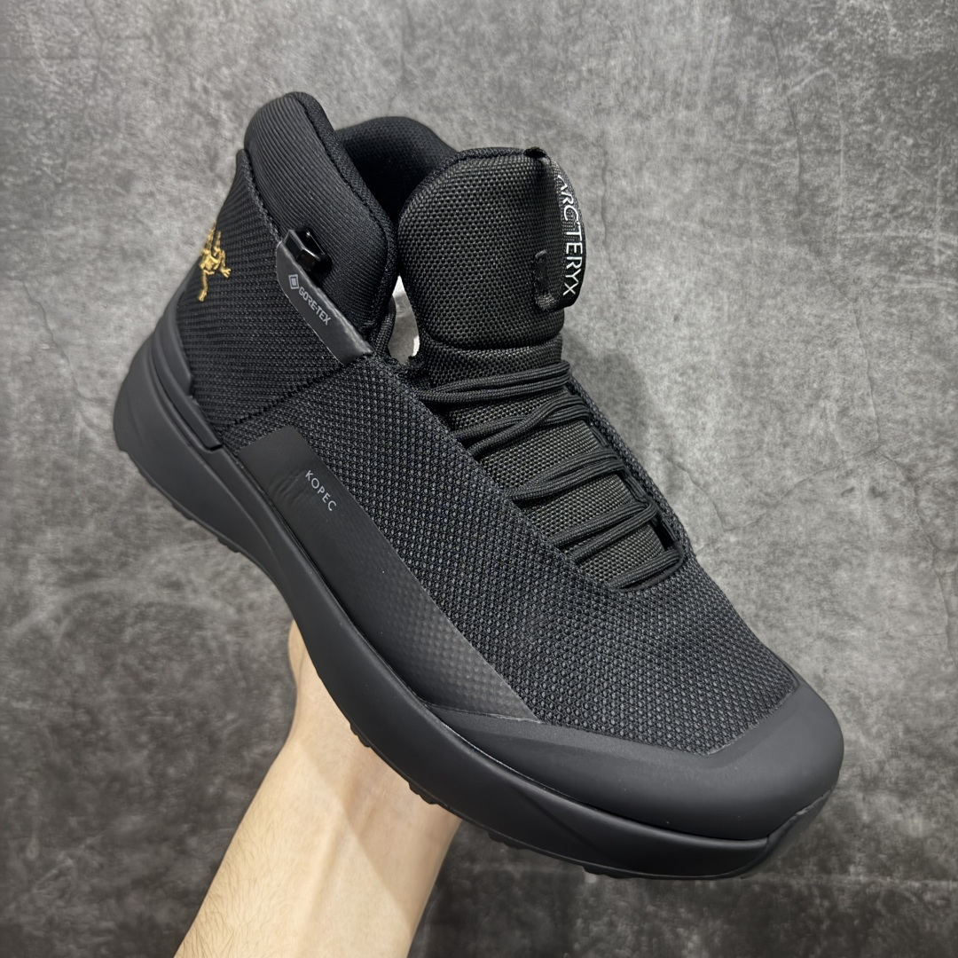 图片[3]-【莞产纯原版】始祖鸟ArcTeryx Kopec GTX M Mid 覆盖透气男越野跑鞋 中帮 正确后跟刺绣 完美细节版型 官方同步上架 适合技术路线单日徒步穿着 aeriosflgtx鞋受到长途野外跑步鞋的启发 适合在变化的地形上进行快速轻快的徒步旅行穿着，舒适而有支撑性，使您充满信心。该设计与脚部融为一体，可最大限度地减少摩擦，gore-tex保护膜网砂，采用gore隐形适体(invisiblefit)技术，更轻薄舒适。敏捷、稳定和技术路线上的自信源于vibram® megagrip外底、压缩eva内底以及一体的tpu。重量约：275g技术特点透气轻量耐磨鞋子鞋外底结构vibram®megagripM橡胶化合材料耐用柔软鞋子结构tpu鞋头可防磨损压缩eva泡沫内底以及一体的tpu铁芯提高了灵活性和稳定性，使您充满信心鞋子衬垫结构4mm厚ortholiteM3d模制插片材料gore-tex薄膜tpu高耐磨保护膜cordura® MX 尺码：36-45 编码： FJB390400-选品中心