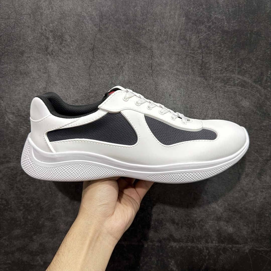 【广东纯原版】Prada America\’s Cup 普拉达 运动鞋 经过重新设计 全新面料和颜色为它注入新的当代精神 这款航海风系带运动鞋 最初在上世纪90年代为LunaRossa船员设计 现在以彩色橡胶和Bike织物重新演绎 Prada LineaRossa徽标彰显经典态度 尺码:36 37 38 39 40 41 42 43 44 45 46 47-选品中心