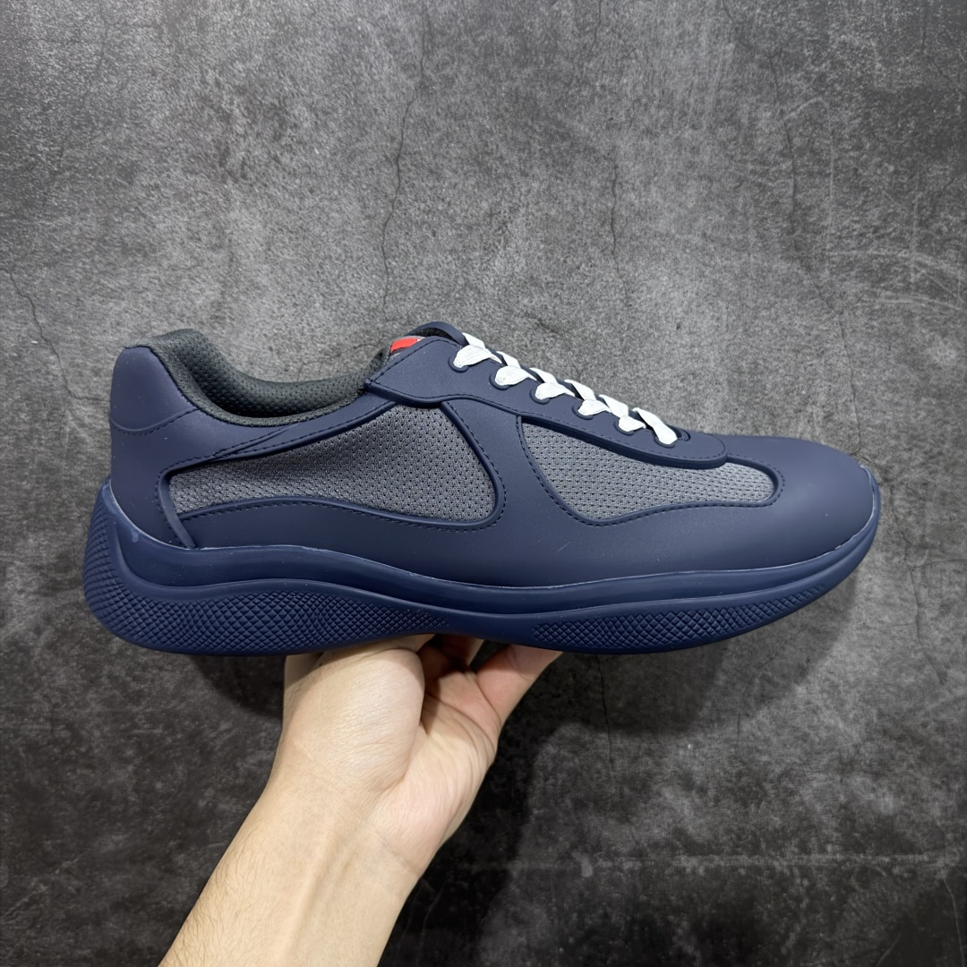 【广东纯原版】Prada America\’s Cup 普拉达 运动鞋 经过重新设计 全新面料和颜色为它注入新的当代精神 这款航海风系带运动鞋 最初在上世纪90年代为LunaRossa船员设计 现在以彩色橡胶和Bike织物重新演绎 Prada LineaRossa徽标彰显经典态度 尺码:36 37 38 39 40 41 42 43 44 45 46 47-选品中心