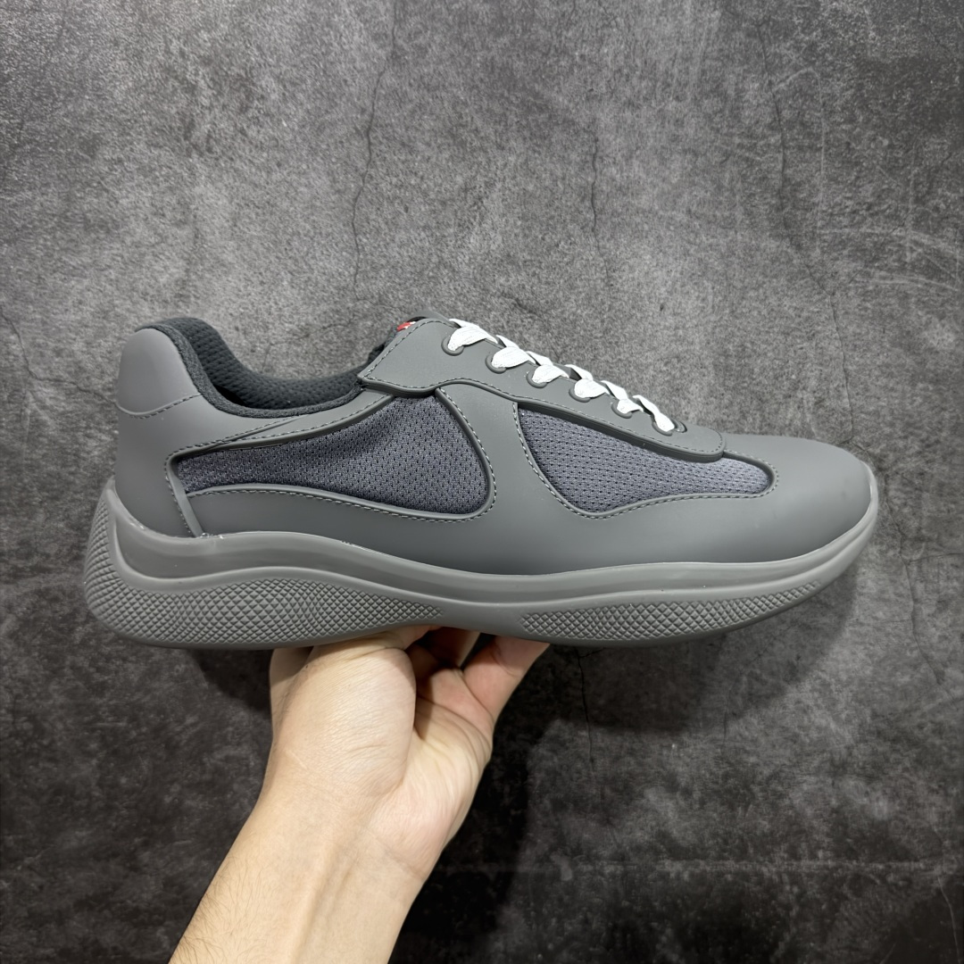 【广东纯原版】Prada America\’s Cup 普拉达 运动鞋 经过重新设计 全新面料和颜色为它注入新的当代精神 这款航海风系带运动鞋 最初在上世纪90年代为LunaRossa船员设计 现在以彩色橡胶和Bike织物重新演绎 Prada LineaRossa徽标彰显经典态度 尺码:36 37 38 39 40 41 42 43 44 45 46 47-选品中心
