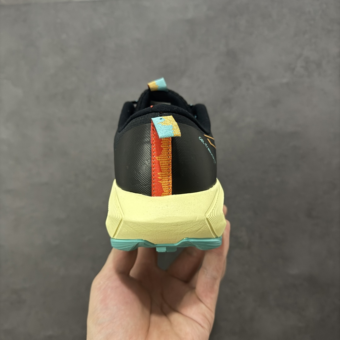 图片[4]-【公司级】亚瑟士跑步鞋男鞋新款GEL-TRABUCO 13低帮缓震训练运动鞋 Trabuco 13是ASICS的一款高山系列越野跑鞋，融合了Flyte Foam Blast+中底技术、GEL单元和全覆盖Grip外底，提供出色的稳定性与保护，而其轻盈的设计令其适合崎岖地形。**它融合了密集的Flyte Foam Blast+中底技术、后部GEL减震单元，以及编织型岩石板和全覆盖的ASICS Grip外底，提供4毫米和5毫米不同高度的凸耳设计。鞋面采用柔软网眼材质，全衬里构造可有效防止碎屑侵入。 货号：1011B973-020 尺码：36 37 37.5 38 39 39.5 40.5 41.5 42 42.5 43.5 44 45-选品中心