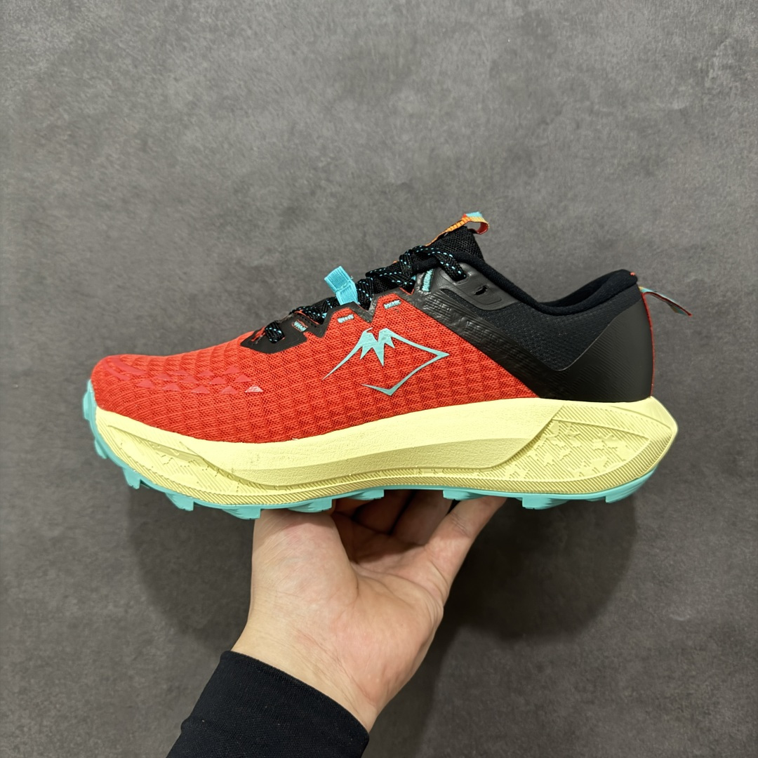 图片[2]-【公司级】亚瑟士跑步鞋男鞋新款GEL-TRABUCO 13低帮缓震训练运动鞋 Trabuco 13是ASICS的一款高山系列越野跑鞋，融合了Flyte Foam Blast+中底技术、GEL单元和全覆盖Grip外底，提供出色的稳定性与保护，而其轻盈的设计令其适合崎岖地形。**它融合了密集的Flyte Foam Blast+中底技术、后部GEL减震单元，以及编织型岩石板和全覆盖的ASICS Grip外底，提供4毫米和5毫米不同高度的凸耳设计。鞋面采用柔软网眼材质，全衬里构造可有效防止碎屑侵入。 货号：1011B973-020 尺码：36 37 37.5 38 39 39.5 40.5 41.5 42 42.5 43.5 44 45-选品中心