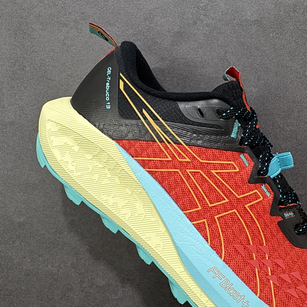 图片[6]-【公司级】亚瑟士跑步鞋男鞋新款GEL-TRABUCO 13低帮缓震训练运动鞋 Trabuco 13是ASICS的一款高山系列越野跑鞋，融合了Flyte Foam Blast+中底技术、GEL单元和全覆盖Grip外底，提供出色的稳定性与保护，而其轻盈的设计令其适合崎岖地形。**它融合了密集的Flyte Foam Blast+中底技术、后部GEL减震单元，以及编织型岩石板和全覆盖的ASICS Grip外底，提供4毫米和5毫米不同高度的凸耳设计。鞋面采用柔软网眼材质，全衬里构造可有效防止碎屑侵入。 货号：1011B973-020 尺码：36 37 37.5 38 39 39.5 40.5 41.5 42 42.5 43.5 44 45-选品中心