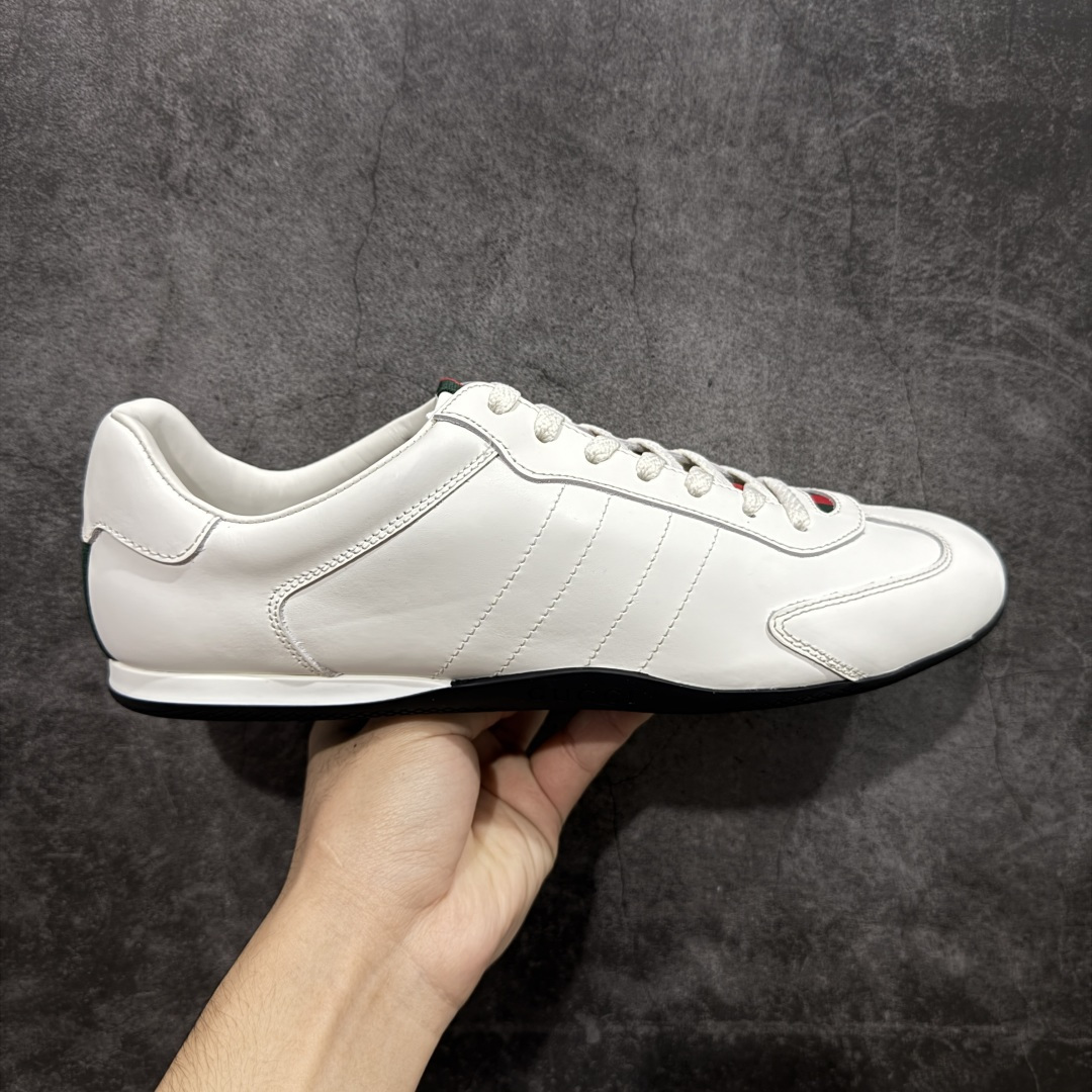 【莞产礼盒版】GUCCI 古驰 Shift 皮革圆头系带低帮生活休闲鞋 新款Gucci Shift系列直接美晕 做旧设计 复古又随性Gucci正式发布全新“Gucci Shift”运动鞋系列。该系列从品牌深厚的马术传统汲取灵感，以经典Web条纹为核心，融合多元材质与现代设计，展现品牌标志性的传承与创新 轻盈舒适的穿着感搭配极简廓形，营造出利落而摩登的气质。麂皮、帆布及科技面料的丰富组合，与大胆的配色与设计相得益彰，一同展现更具个性的优雅与活力 尺码：35 36 37 38 39 40 41 42 43 44-选品中心