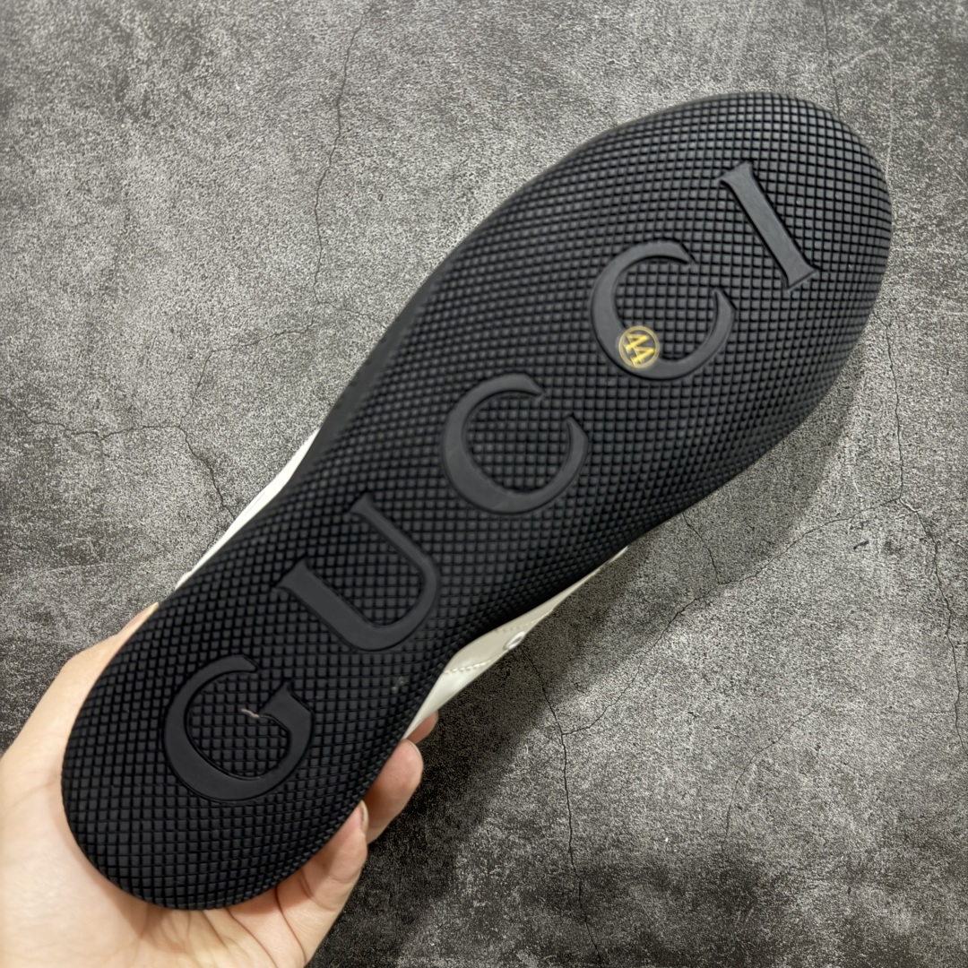 图片[9]-【莞产礼盒版】GUCCI 古驰 Shift 皮革圆头系带低帮生活休闲鞋 新款Gucci Shift系列直接美晕 做旧设计 复古又随性Gucci正式发布全新“Gucci Shift”运动鞋系列。该系列从品牌深厚的马术传统汲取灵感，以经典Web条纹为核心，融合多元材质与现代设计，展现品牌标志性的传承与创新 轻盈舒适的穿着感搭配极简廓形，营造出利落而摩登的气质。麂皮、帆布及科技面料的丰富组合，与大胆的配色与设计相得益彰，一同展现更具个性的优雅与活力 尺码：35 36 37 38 39 40 41 42 43 44-选品中心