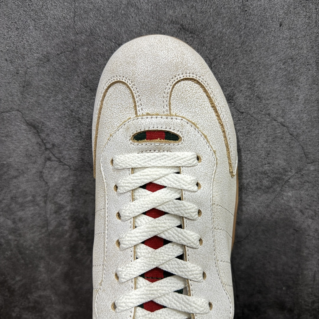 图片[5]-【莞产礼盒版】GUCCI 古驰 Shift 皮革圆头系带低帮生活休闲鞋 新款Gucci Shift系列直接美晕 做旧设计 复古又随性Gucci正式发布全新“Gucci Shift”运动鞋系列。该系列从品牌深厚的马术传统汲取灵感，以经典Web条纹为核心，融合多元材质与现代设计，展现品牌标志性的传承与创新 轻盈舒适的穿着感搭配极简廓形，营造出利落而摩登的气质。麂皮、帆布及科技面料的丰富组合，与大胆的配色与设计相得益彰，一同展现更具个性的优雅与活力 尺码：35 36 37 38 39 40 41 42 43 44-选品中心