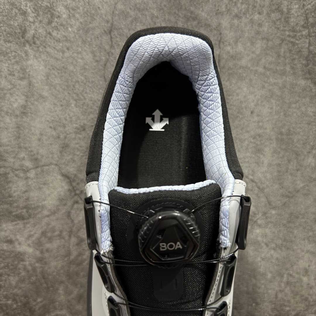 图片[8]-【公司级】DESCENTE BOA 迪桑特轻盈缓震透气鞋面时尚休闲运动覆盖防水男子越野跑鞋 官方同步 正确细节 正确白色标 正确米其林大底 区别市场错版 适合技术路线单日徒步穿着 aeriosflgtx鞋受到长途野外跑步鞋的启发，适合在变化的地形上进行快速轻快的徒步旅行穿着，舒适而有支撑性，使您充满信心。 该设计与脚部融为一体，可最大限度地减少摩擦，鞋面gore-tex保护膜具有超强防水效果，采用gore隐形适体(invisiblefit)技术，更轻薄舒适。鞋子鞋外底结构vibram®橡胶化合材料，防滑耐磨耐用，tpu鞋头可防磨损，压缩eva泡沫内底以及一体的tpu铁芯提高了灵活性和稳定性。这是一款集功能，户外，颜值于一体的超强登山鞋，强烈推荐💪🏻 尺码： 39-45含半码-选品中心