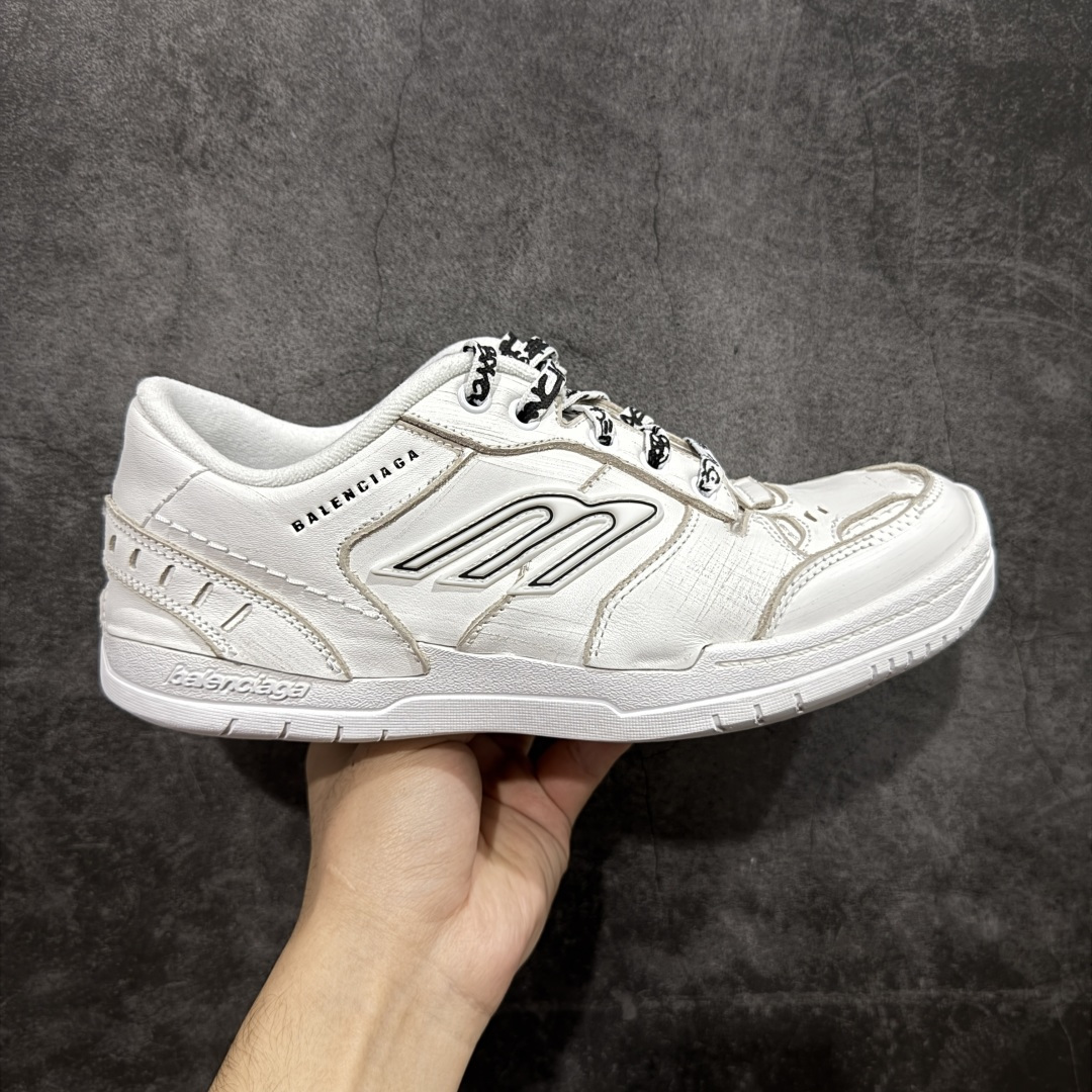 【纯原PK版】Balenciag 巴黎世家18代 最新Hamptons系列 情侣款 破损 做旧 休闲 运动鞋 顶级大厂出品 天花板品质 品质细节比工厂版本都要好很多 自行对比 原版购入开发做货 ▪️面料: 原版定制进口头层牛皮 ▪️内里:进口透气毛巾绒里 ▪️鞋底:原版开模防滑橡胶材质 ▪️底厚:3CM ▪️尺码: 35-46-选品中心