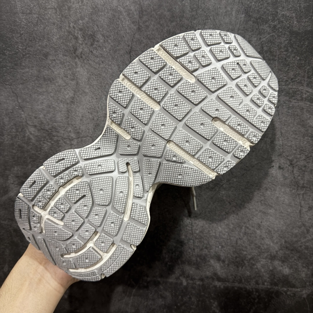 图片[9]-【XA版本】BALENCIAGA 3XL Sneakers 巴黎世家十代网布系带低帮走秀复古老爹鞋 全套原纸板楦头开发 最原汁原味的灵魂版型 全鞋荧光划线卡点 胶水把控整洁度追求极致完美 每一双都是工艺品 多重QC质检 超越公司货的品控标准 实实在在的免检产品 原盒原配 正确字体电绣 粗细、位置、大小正确 侧边TPU 透气孔匹配意产原版 正确分离大底 TPU软底 原版一致大底LOGO 立体感十足 原厂皮料水洗做旧 采购原厂网纱 不含皮革 网布材料和聚氨酯 磨损效果 鞋头边缘和后帮 Balenciaga 徽标 鞋面和后跟凸印尺码 鞋舌 3XL 橡胶品牌标识和反光细节 鞋帮拉袢和鞋舌拉祥 配反光细节 备用鞋带在鞋履前侧 可在穿着前取下 便于不同造型搭配 偏大一码 尺码：35-46-选品中心