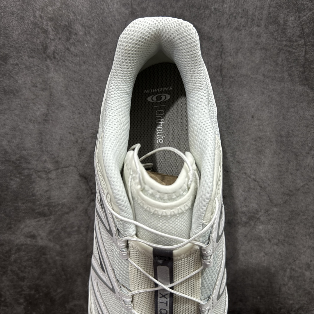 图片[8]-【绿x升级版】Salomon XT-QUEST Autumn Breeze 萨洛蒙情侣款户外机能鞋 白灰 491324 全新绿x升级版 品质大改进 ‼️ 全鞋改进为原厂一致材料打造 全新修长鞋型 相对老版臃肿鞋型 此版的版型更正 全新玻璃冲刀 清洁度提升 同步原版左右鞋带孔的间距加大（之前老版间距太小） 网面与鞋头材料校对一致无色差（老版网面有色差） 鞋后跟反口V字定型同步zp（老版臃肿为U字后跟反口） 鞋舌两侧鞋帮脚踝处更加直挺（之前老版往中间踏） 鞋盒黑盒改正为原版牛皮纸鞋盒 鞋头处添加☯️太极标 所有细节多次修改校正 坚持同步原版无差别 毋庸置疑全市场最好的版本💪🏻终端优势供应 尺码：36-46-选品中心