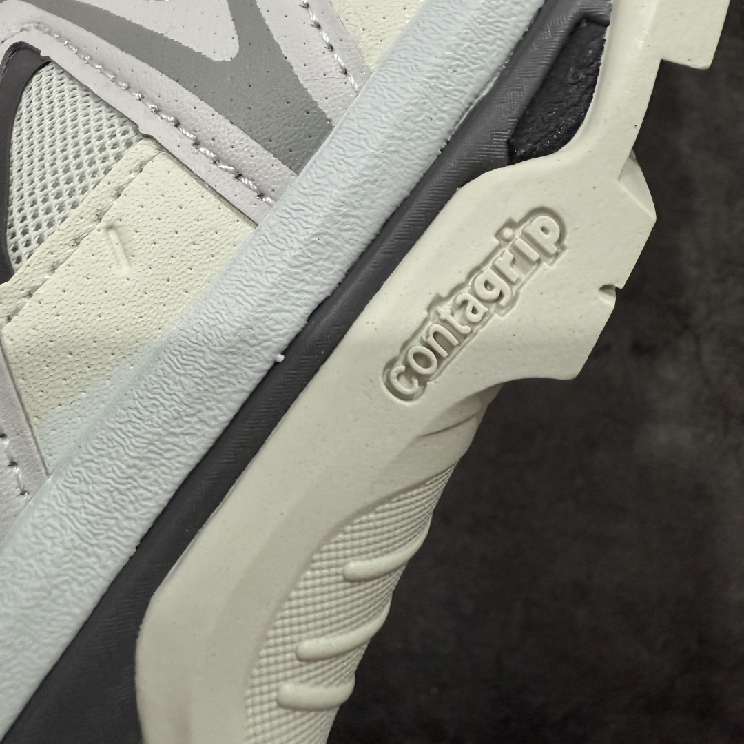 图片[5]-【绿x升级版】Salomon XT-QUEST Autumn Breeze 萨洛蒙情侣款户外机能鞋 白灰 491324 全新绿x升级版 品质大改进 ‼️ 全鞋改进为原厂一致材料打造 全新修长鞋型 相对老版臃肿鞋型 此版的版型更正 全新玻璃冲刀 清洁度提升 同步原版左右鞋带孔的间距加大（之前老版间距太小） 网面与鞋头材料校对一致无色差（老版网面有色差） 鞋后跟反口V字定型同步zp（老版臃肿为U字后跟反口） 鞋舌两侧鞋帮脚踝处更加直挺（之前老版往中间踏） 鞋盒黑盒改正为原版牛皮纸鞋盒 鞋头处添加☯️太极标 所有细节多次修改校正 坚持同步原版无差别 毋庸置疑全市场最好的版本💪🏻终端优势供应 尺码：36-46-选品中心